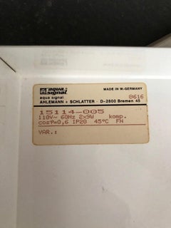 Ensemble de quatre appliques modernistes vintage en résine ambrée par Aqua Signal, Allemagne, années 1960