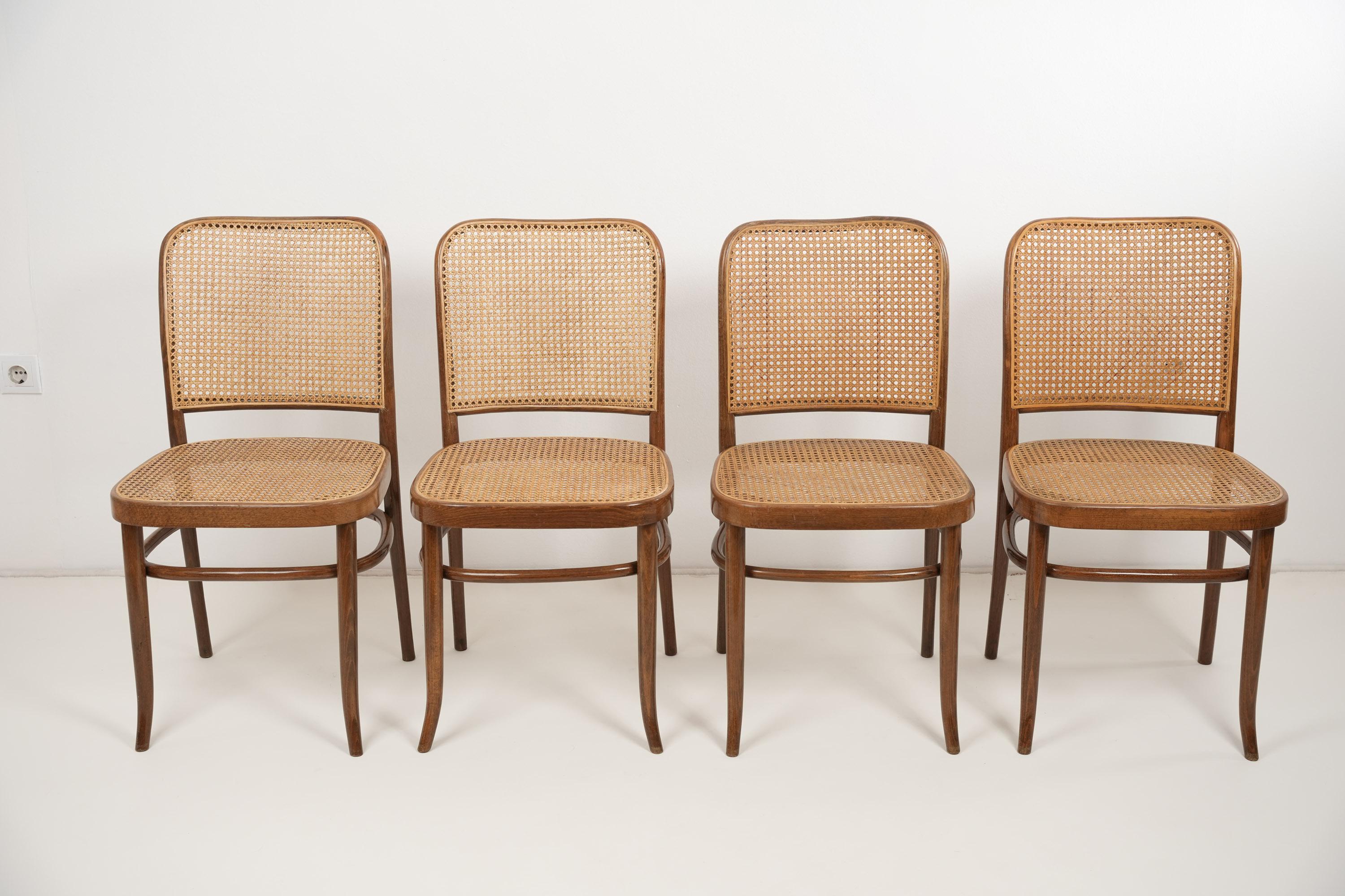 Satz von vier Vintage Prague 811 Stühlen von Josef Hoffmann, Prag, 1950er Jahre im Zustand „Gut“ im Angebot in Čelinac, BA