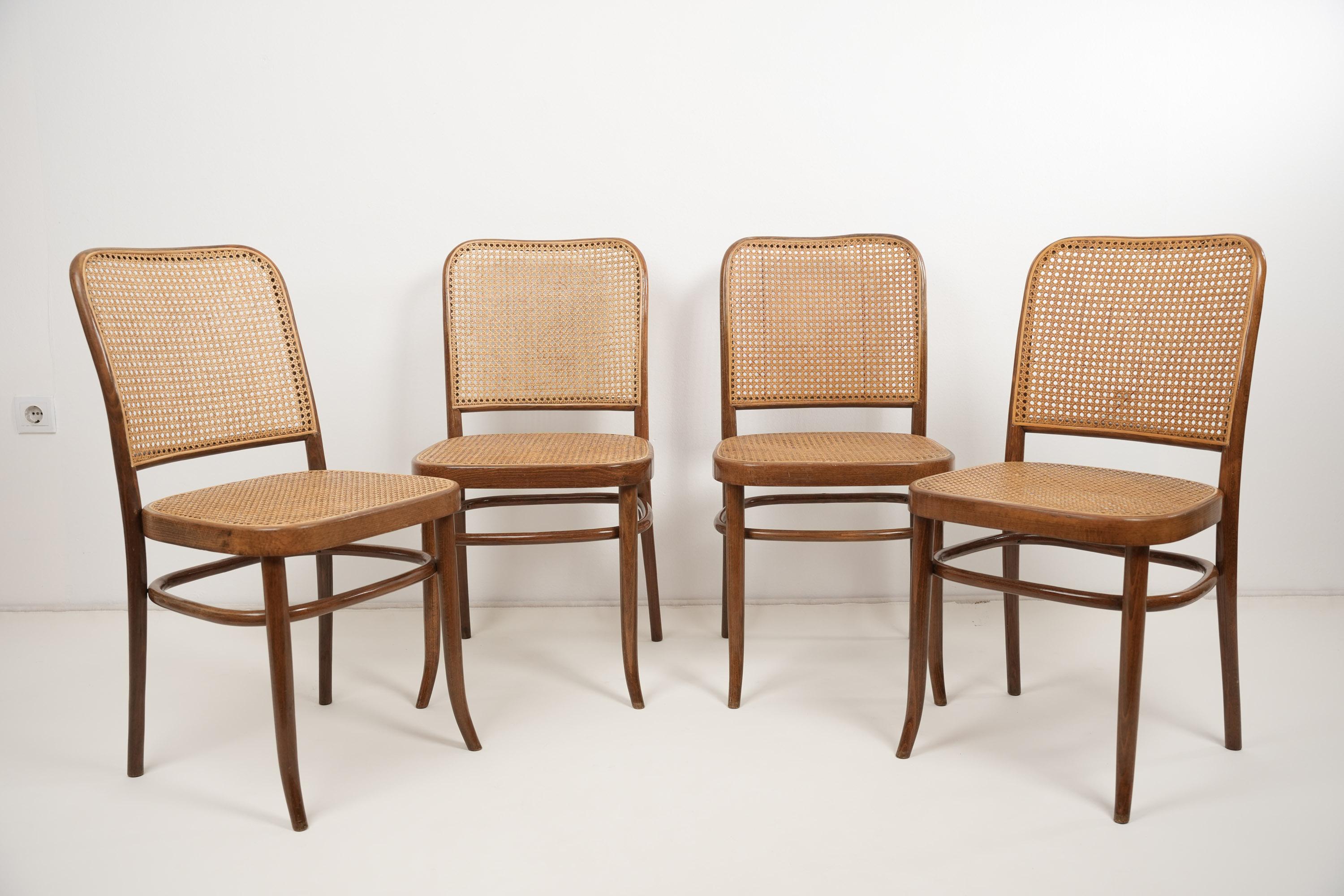 Slovène Ensemble de quatre chaises Vintage Prague 811 par Josef Hoffmann 1950s en vente