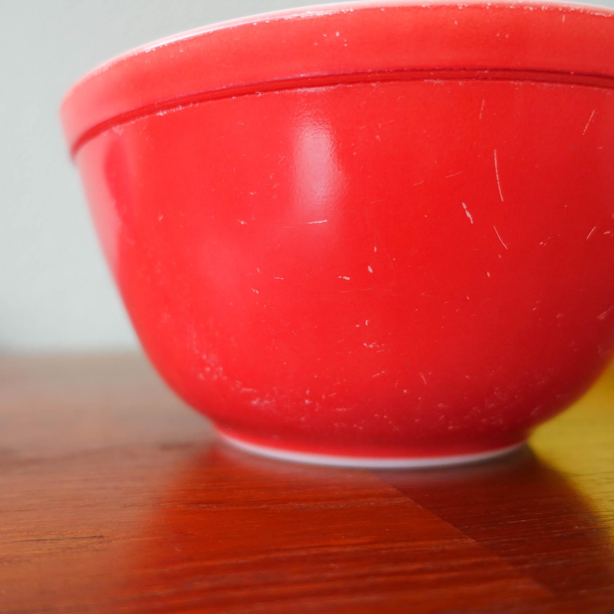 Set of Four Vintage Pyrex Primary Color Mixing Bowls, 1950s For Sale 3