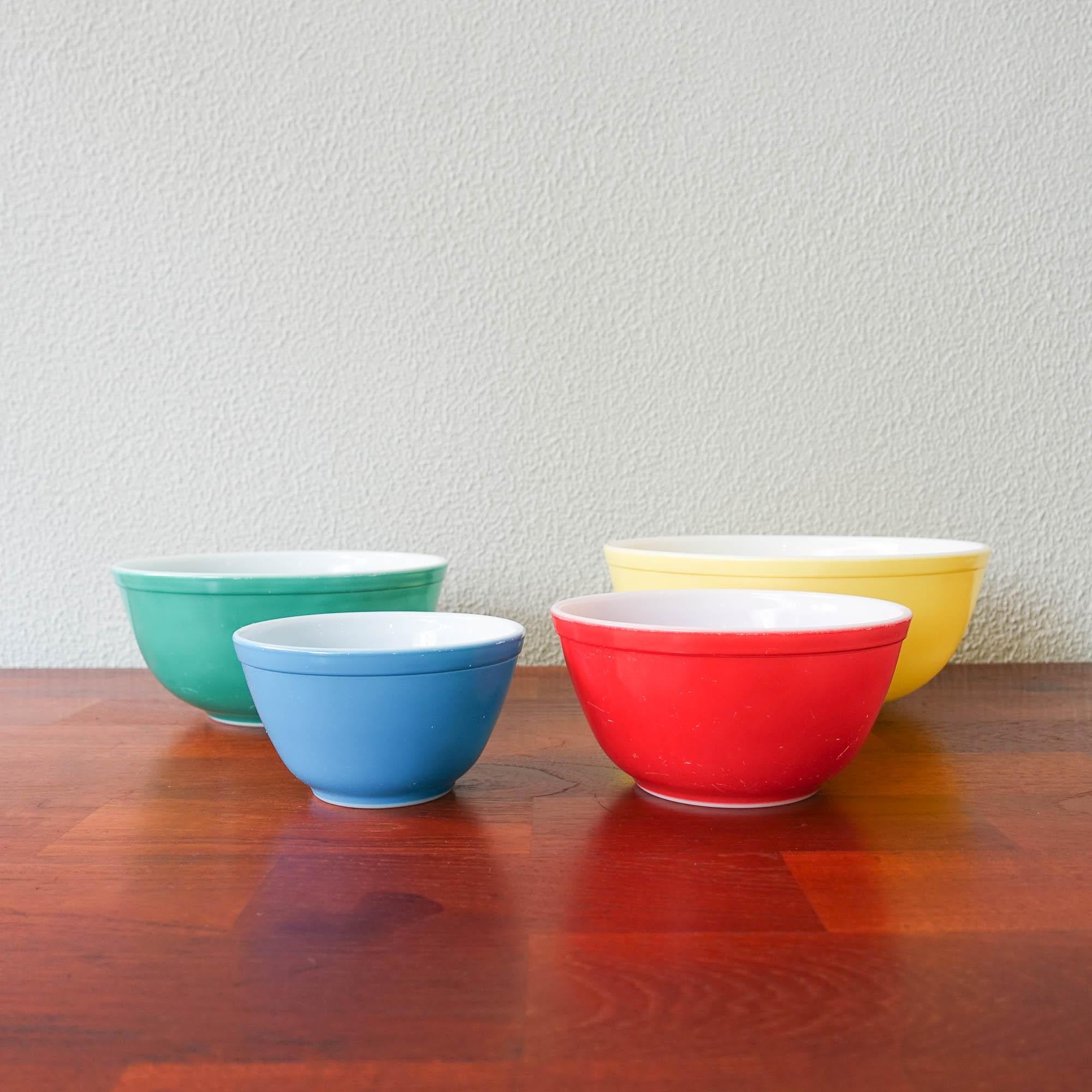 Set of Four Vintage Pyrex Primary Color Mixing Bowls, 1950s For Sale 4