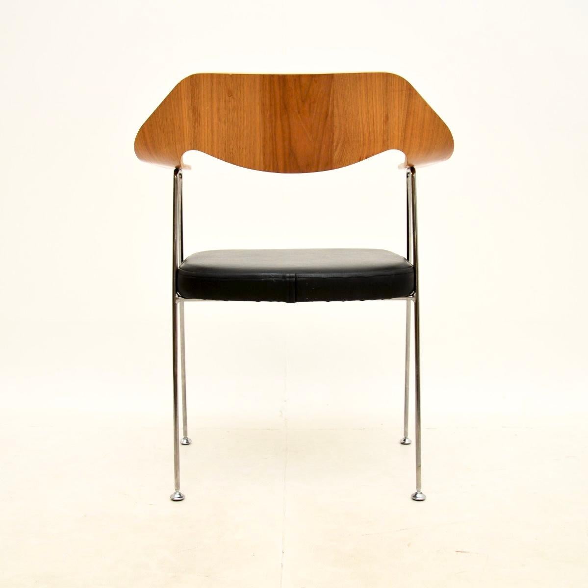 Set of Four Vintage Robin Day 675 Dining Chairs In Good Condition For Sale In London, GB