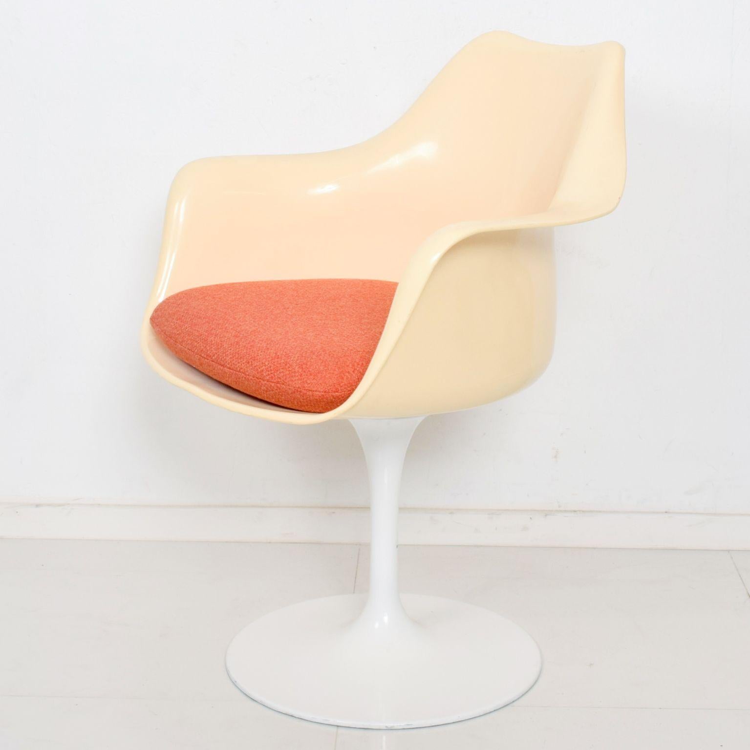 Offering you:  a Set of Four Vintage Tulip Dining Arm Chairs by Eero Saarinen for KNOLL. Featuring new cushions with eye catching orange upholstery.

No label is present. Mid Century Modern classic  modernist design.

Dimensions:  33