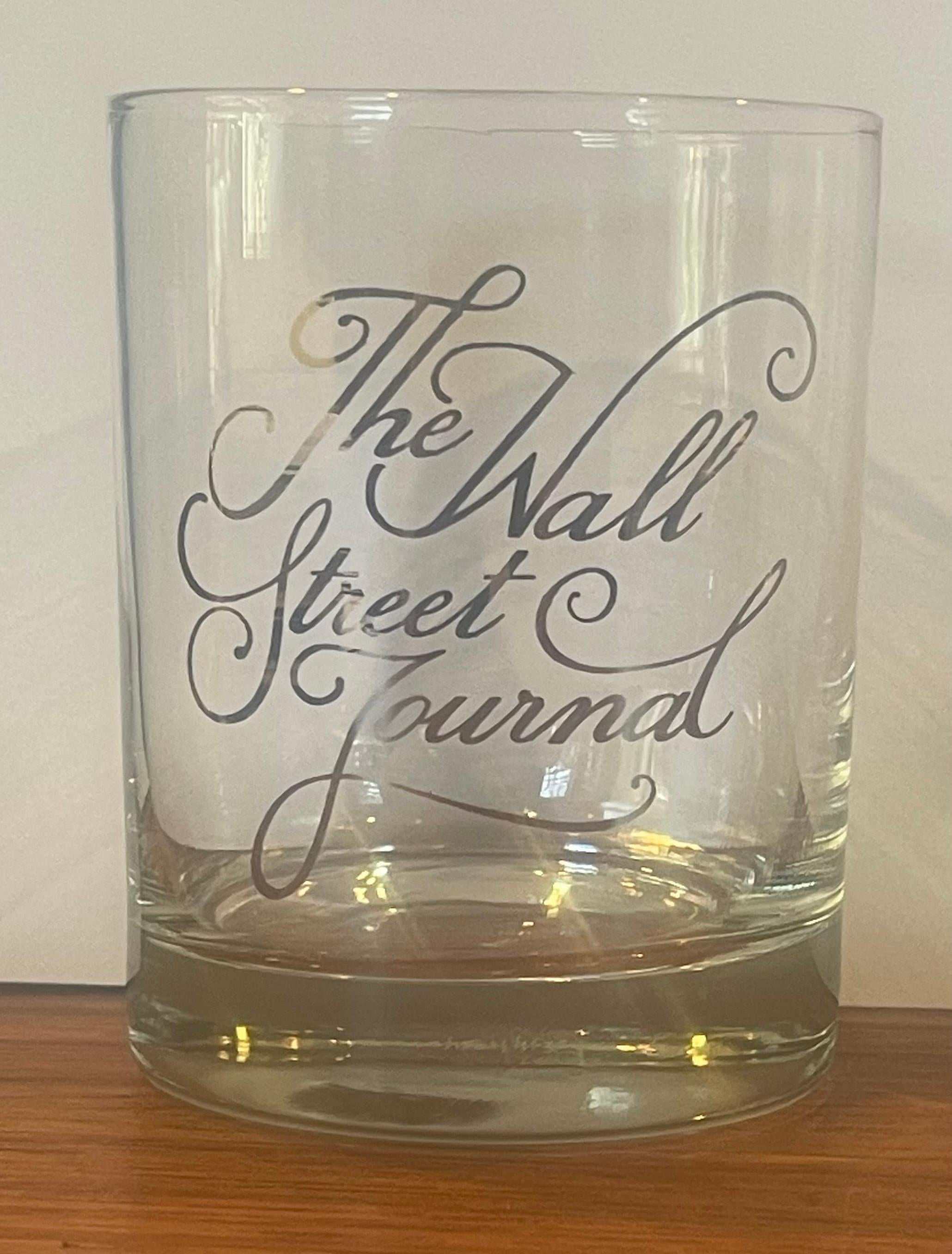 Set von vier Vintage-Cocktailgläsern „Wall Street Journal“ in Schachtel von Houze Art a im Zustand „Gut“ im Angebot in San Diego, CA