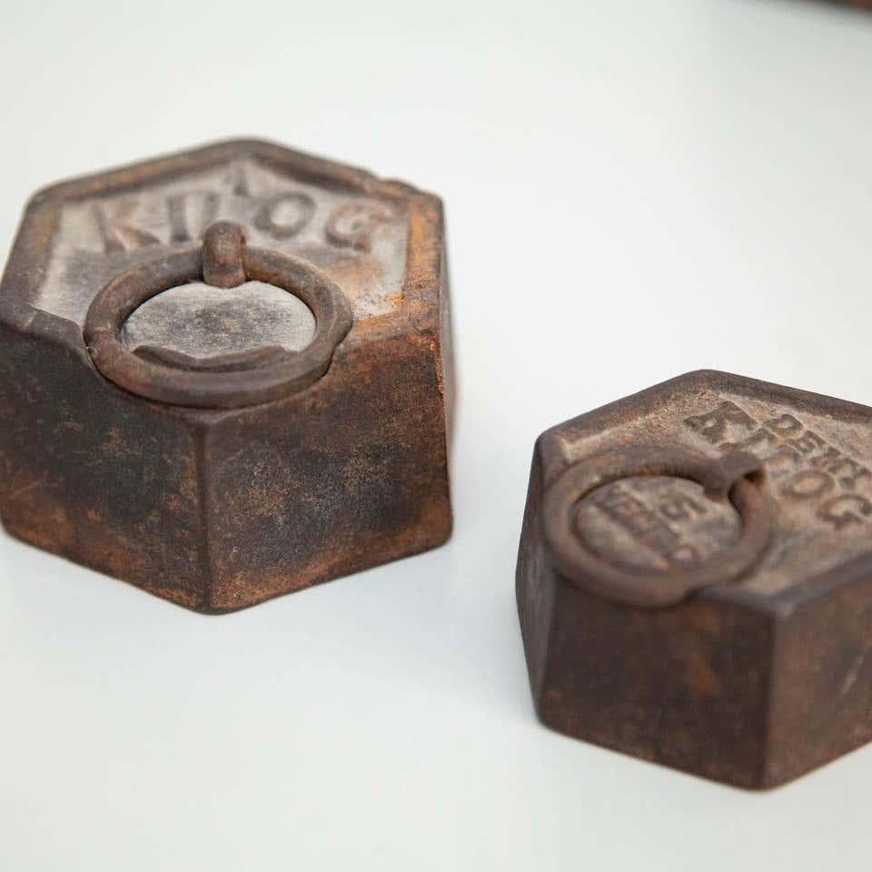 Metal Set of Four Vintage Weights, circa 1920 For Sale