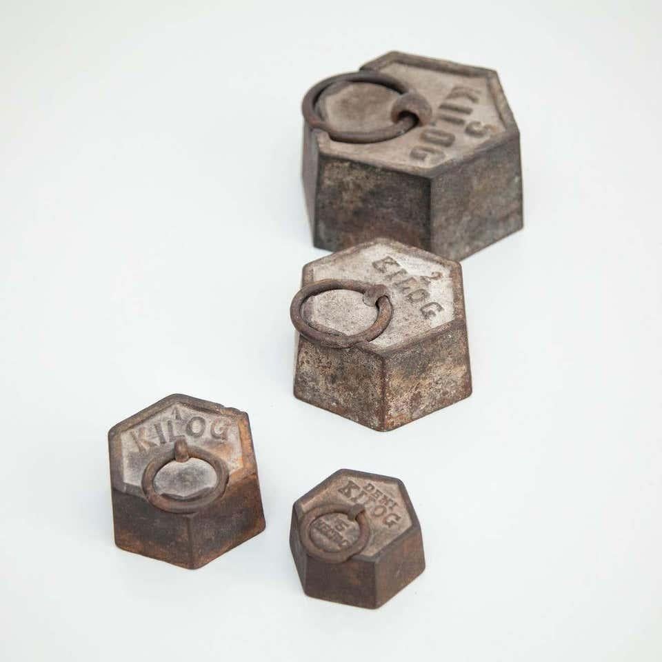 Ensemble de quatre poids vintage, datant d'environ 1920 en vente 2