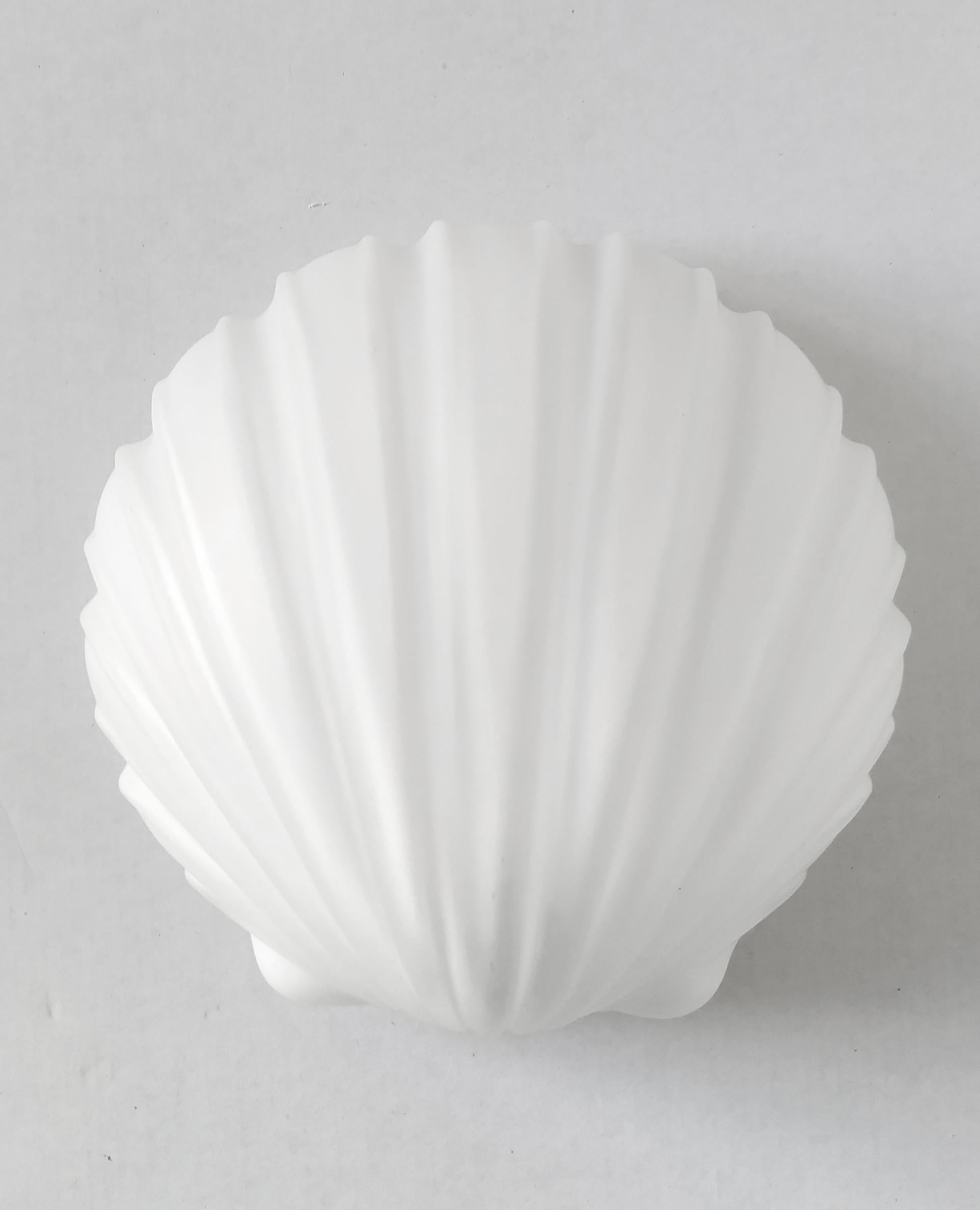 Set of four lovely matte white glass shell sconces,
Germany, 1970s.
Lamp sockets: 1.

 