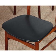 Ensemble de quatre chaises en bois vintage de style scandinave, années 60