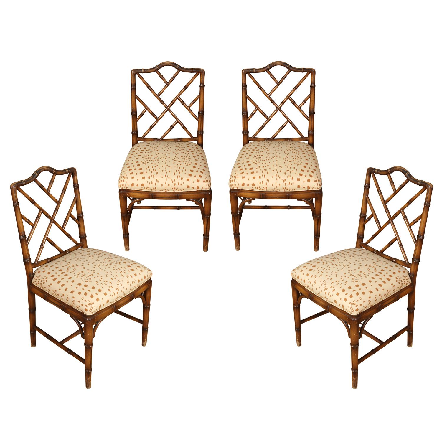 Ensemble de quatre chaises vintage Yale Burge avec nouveaux coussins Les Touches Bon état - En vente à Locust Valley, NY