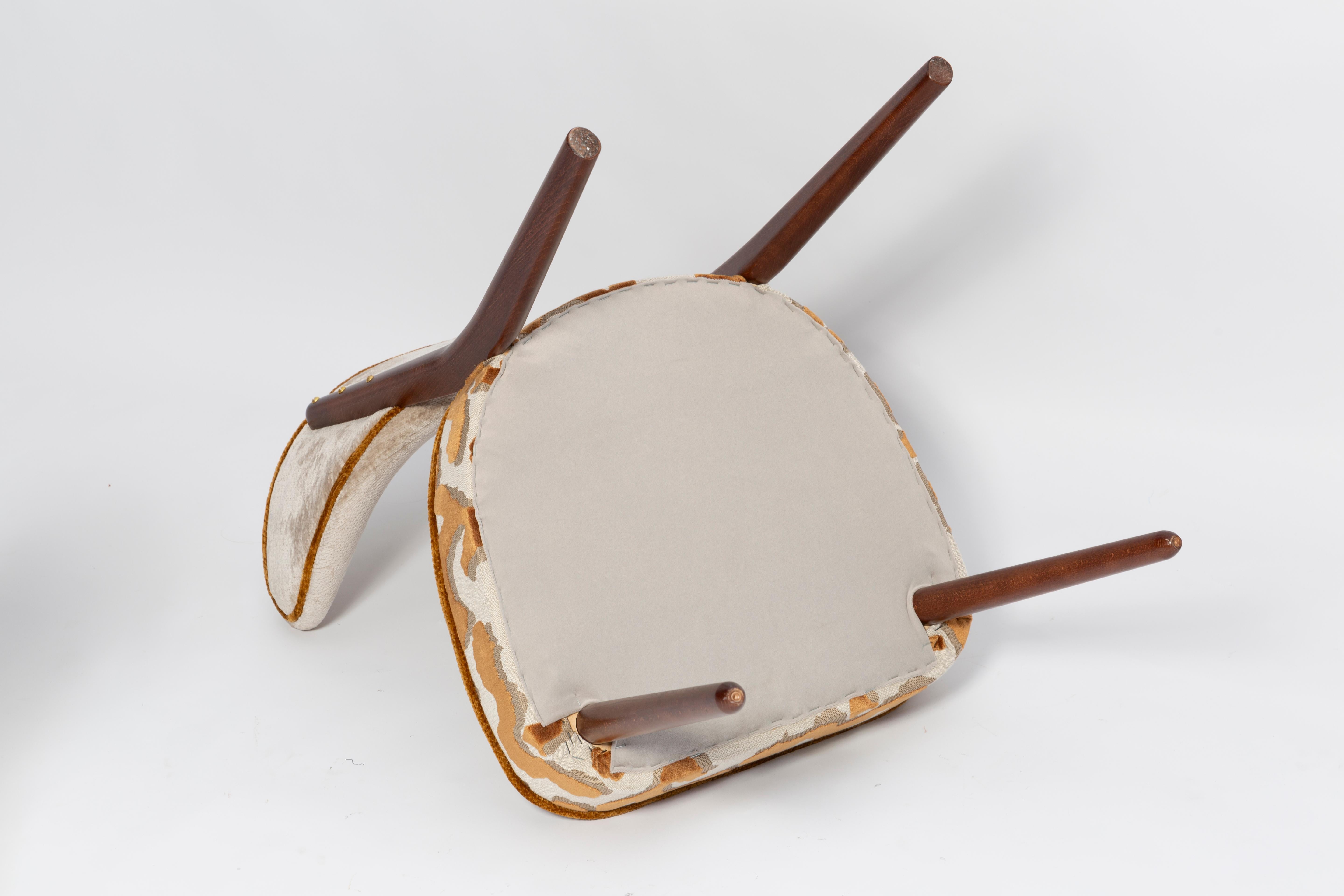 Satz von vier Vintola Studio Esszimmerstühlen, Casamance DEMOISELLE und NIMBUS Stoff im Angebot 3