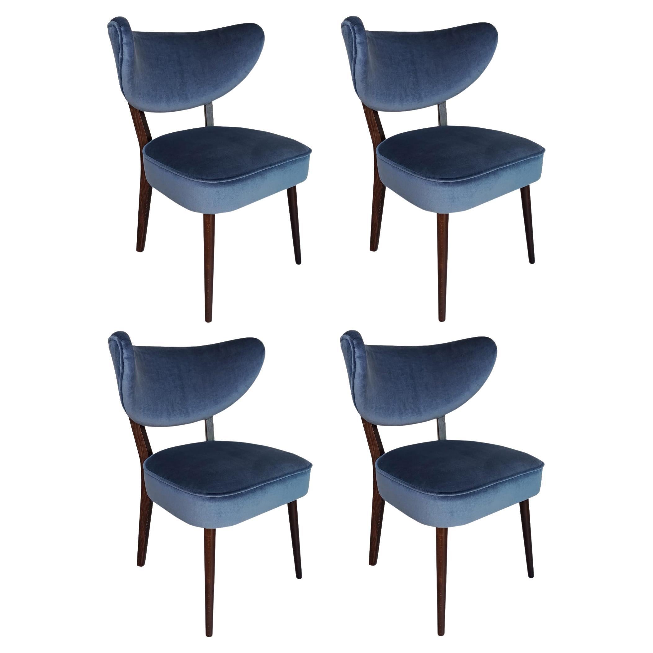 Vierer-Set Vintola Studio Esszimmerstühle, Marineblauer Samt, Stauden, Europa.