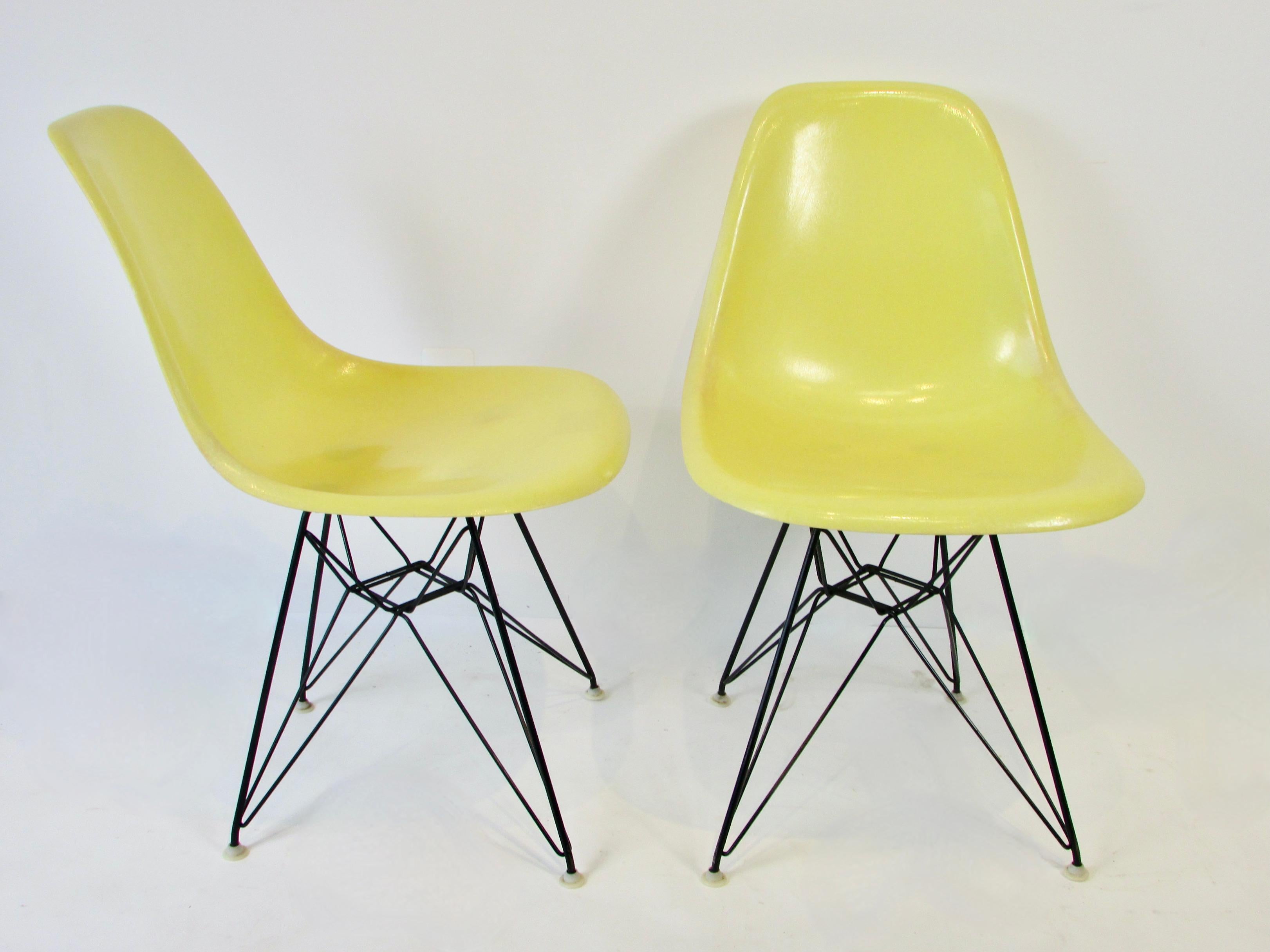 Very clean original set of four chairs together since new. Herman Miller DSR ( Dining Side Rod ) chairs designed be Charles and Ray Eames in the mid 1950s. Each chair from this set of four is mounted on the classic black steel rod Eiffel Tower base.