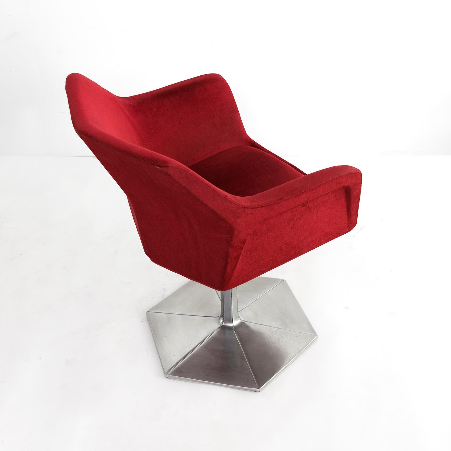 Ensemble de quatre chaises pivotantes Voitto Haapalainen Prisma avec corps à facettes. en vente 2
