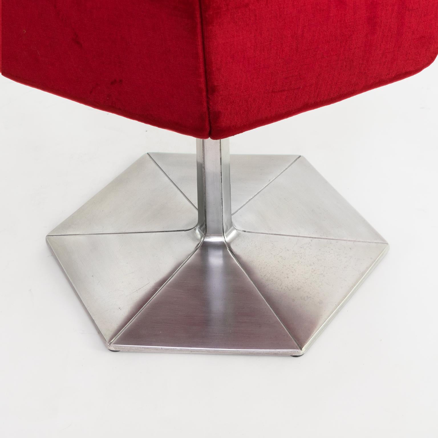 Ensemble de quatre chaises pivotantes Voitto Haapalainen Prisma avec corps à facettes. en vente 4