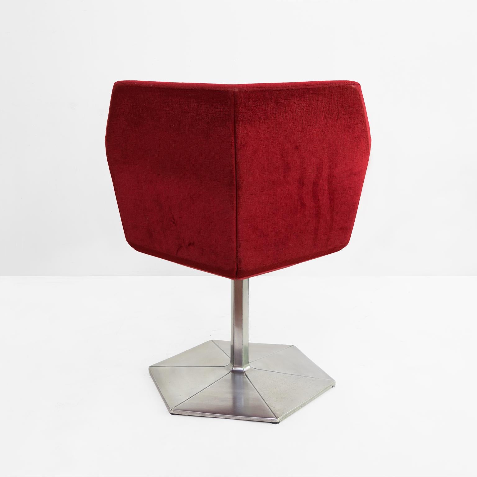 Ensemble de quatre chaises pivotantes Voitto Haapalainen Prisma avec corps à facettes. en vente 1