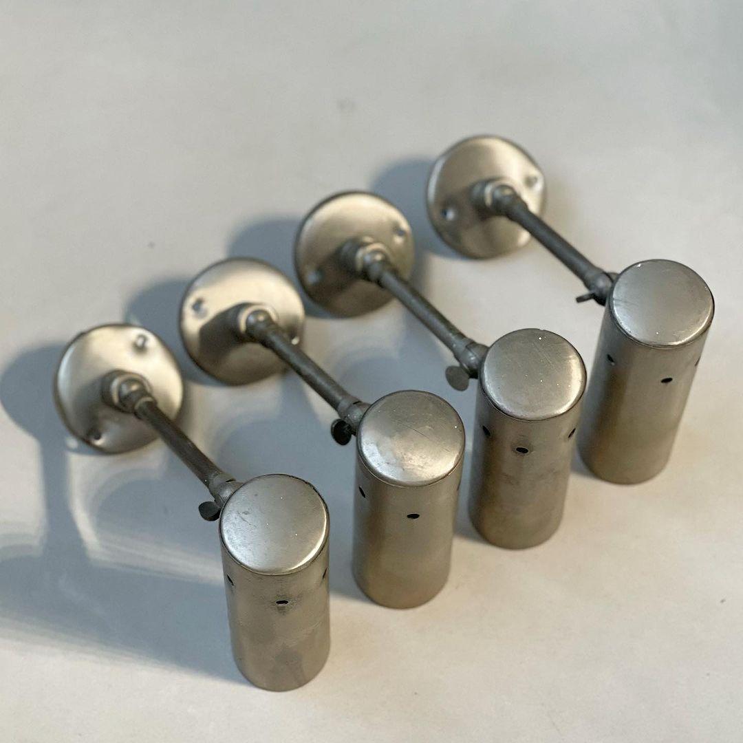 Metà XX secolo Set di quattro faretti da parete in metallo, anni '60, luci per il soggiorno, lampada decorativa