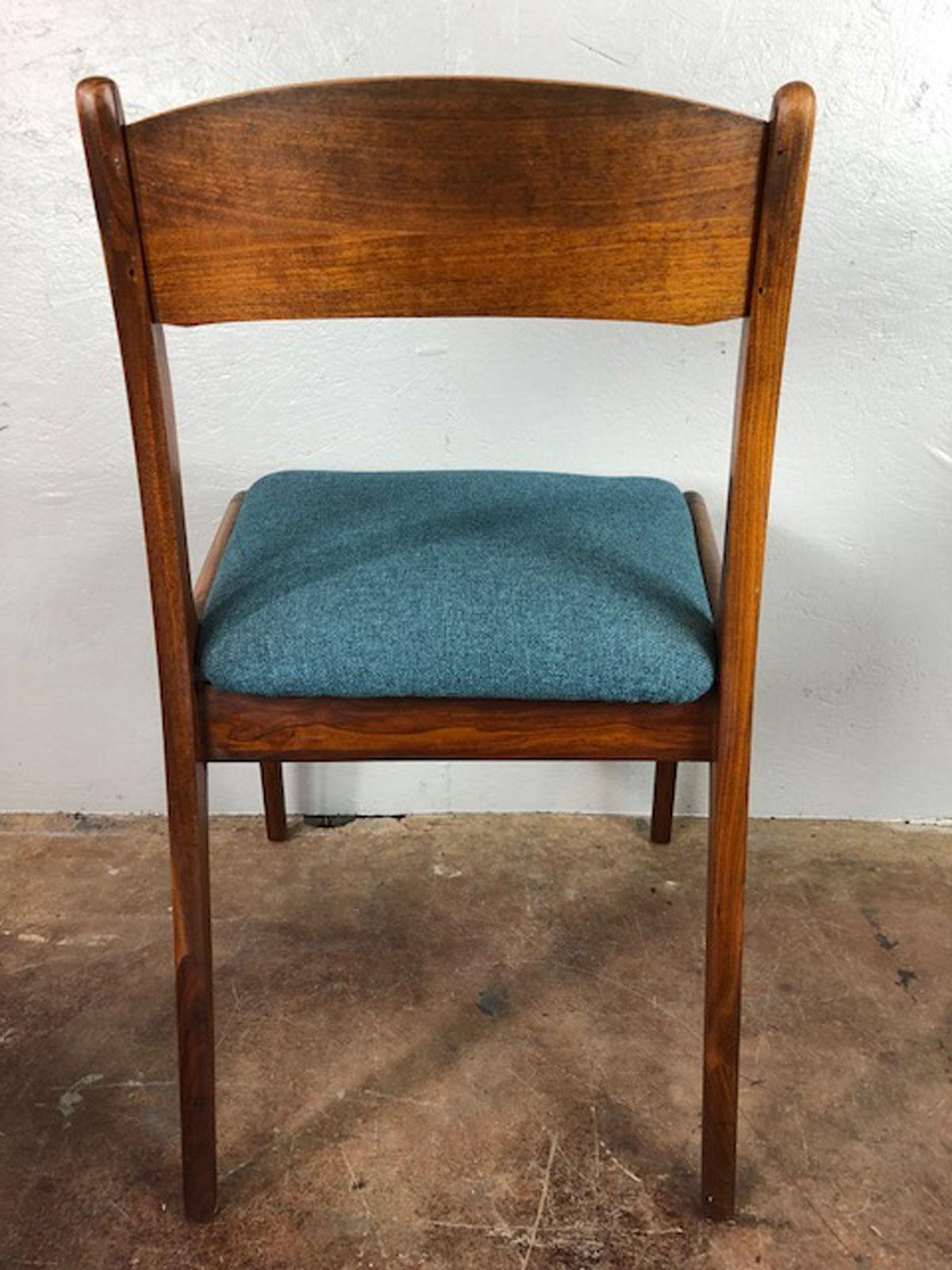 Set of Four Walnut Dining Chairs In Good Condition In Phoenix, AZ