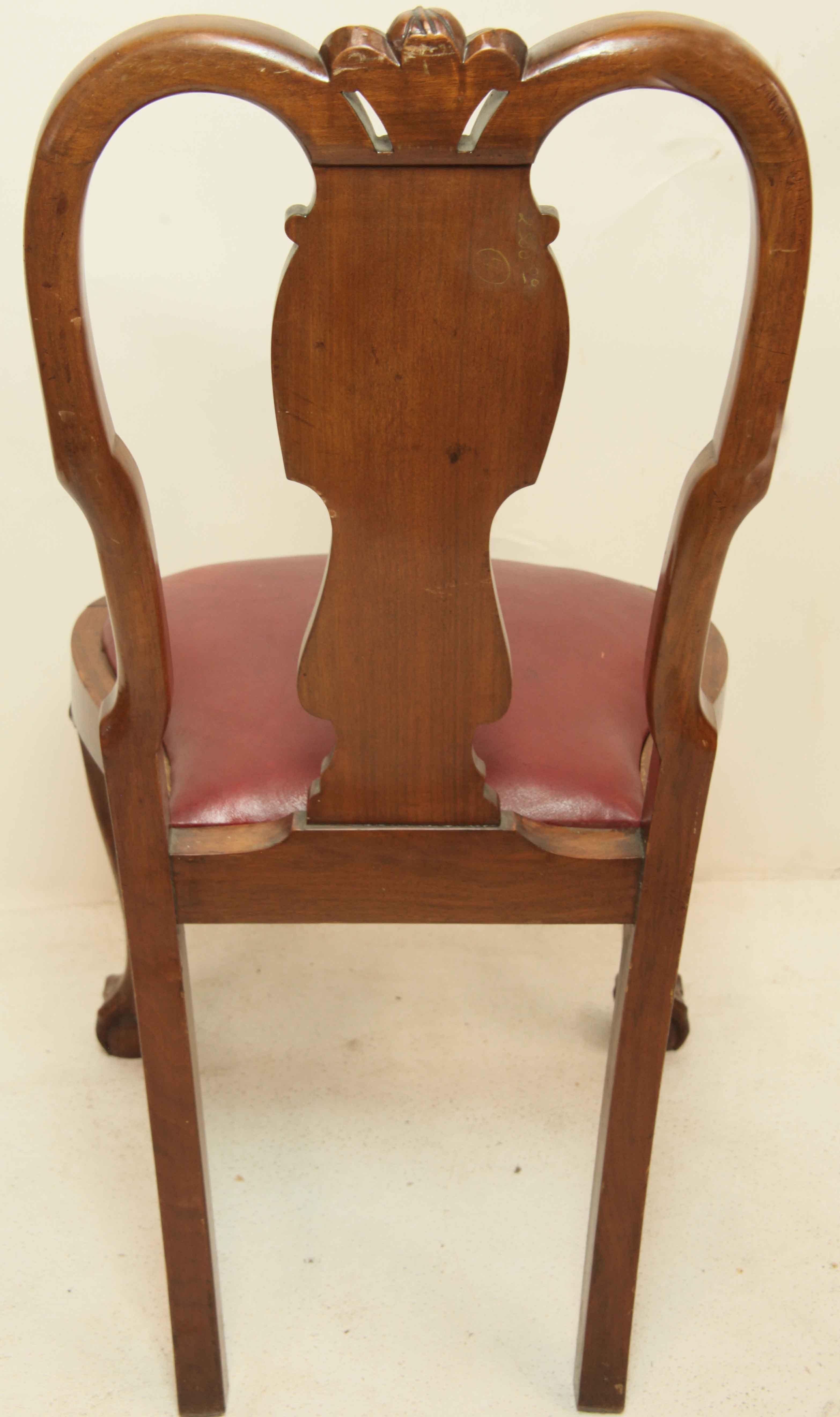 Ensemble de quatre chaises d'appoint en noyer de style George II en vente 3