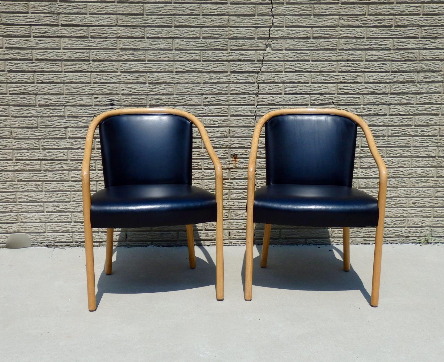 Fin du 20e siècle Ensemble de quatre chaises Ward Bennet à structure en frêne tapissées de cuir noir