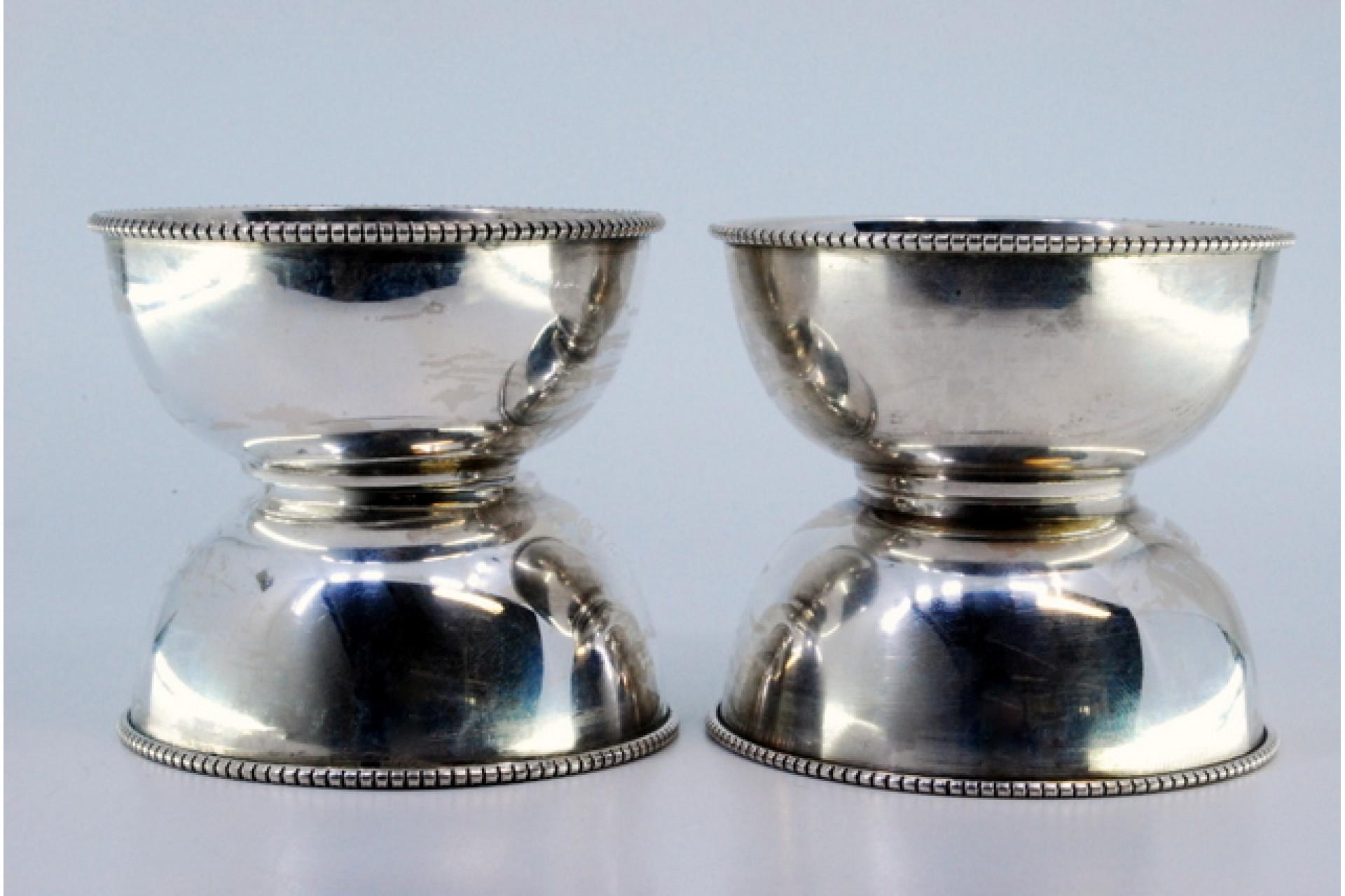 20th Century Set of four washbasins in smooth silver with pearly edges For Sale