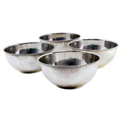 Set of four washbasins in smooth silver with pearly edges