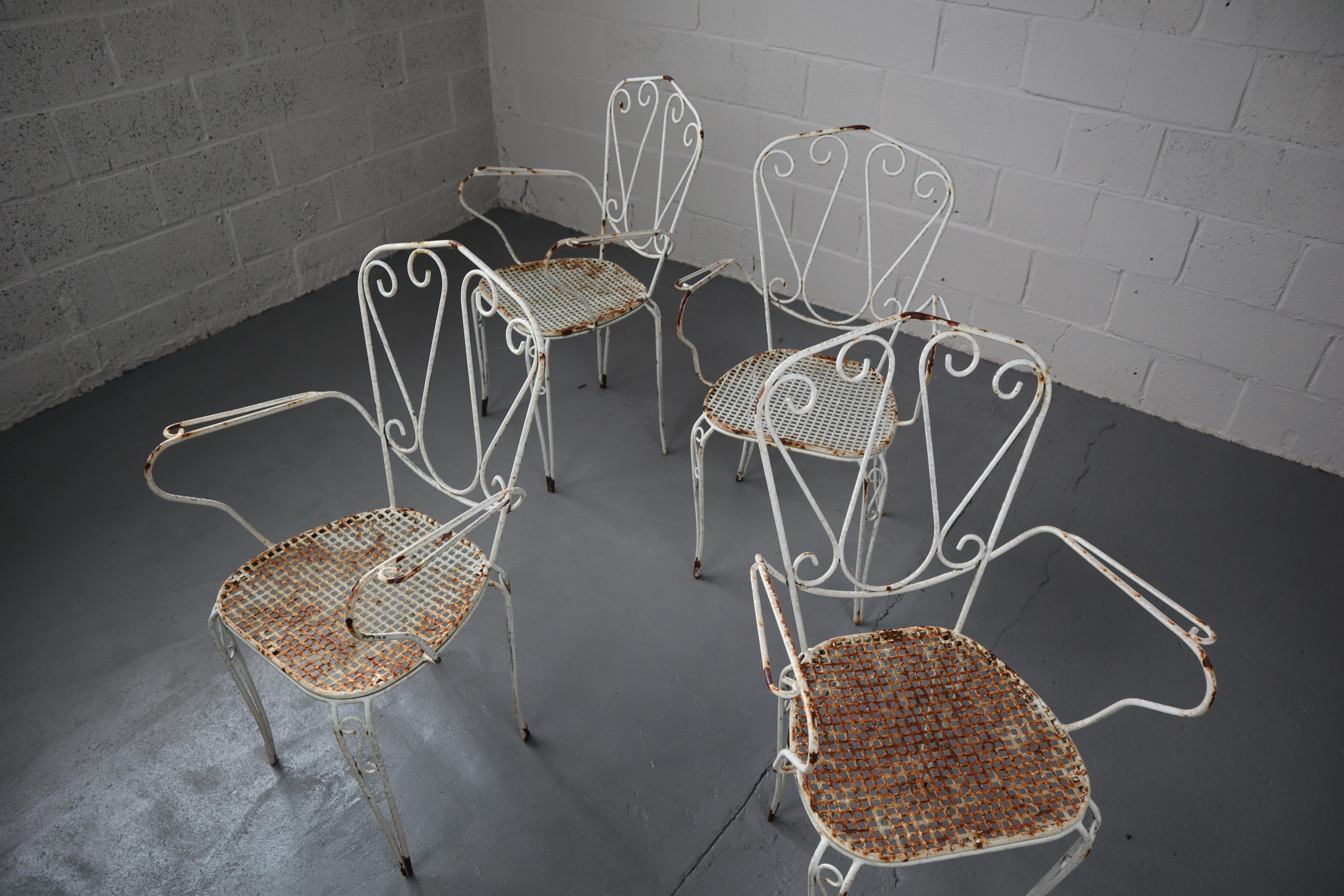 Set of 4 garden chairs in white painted wrought iron. The round seat is perforated. The back has decorative curls. The legs are slightly arched.
With a Classic vintage look from France, nicely weathered!