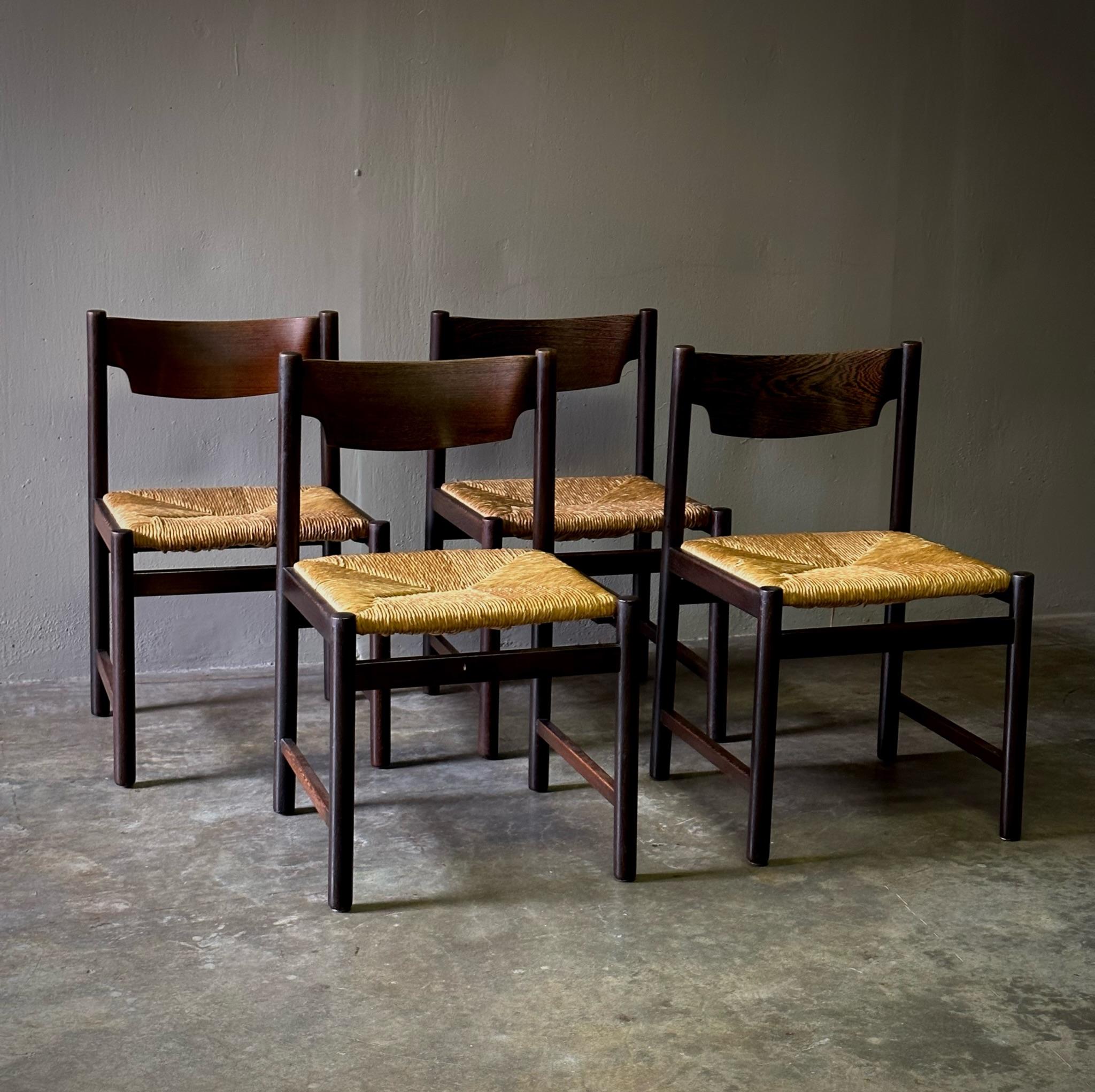 Milieu du XXe siècle Ensemble de quatre chaises en forme de wengé de Martin Visser pour Spectrum en vente