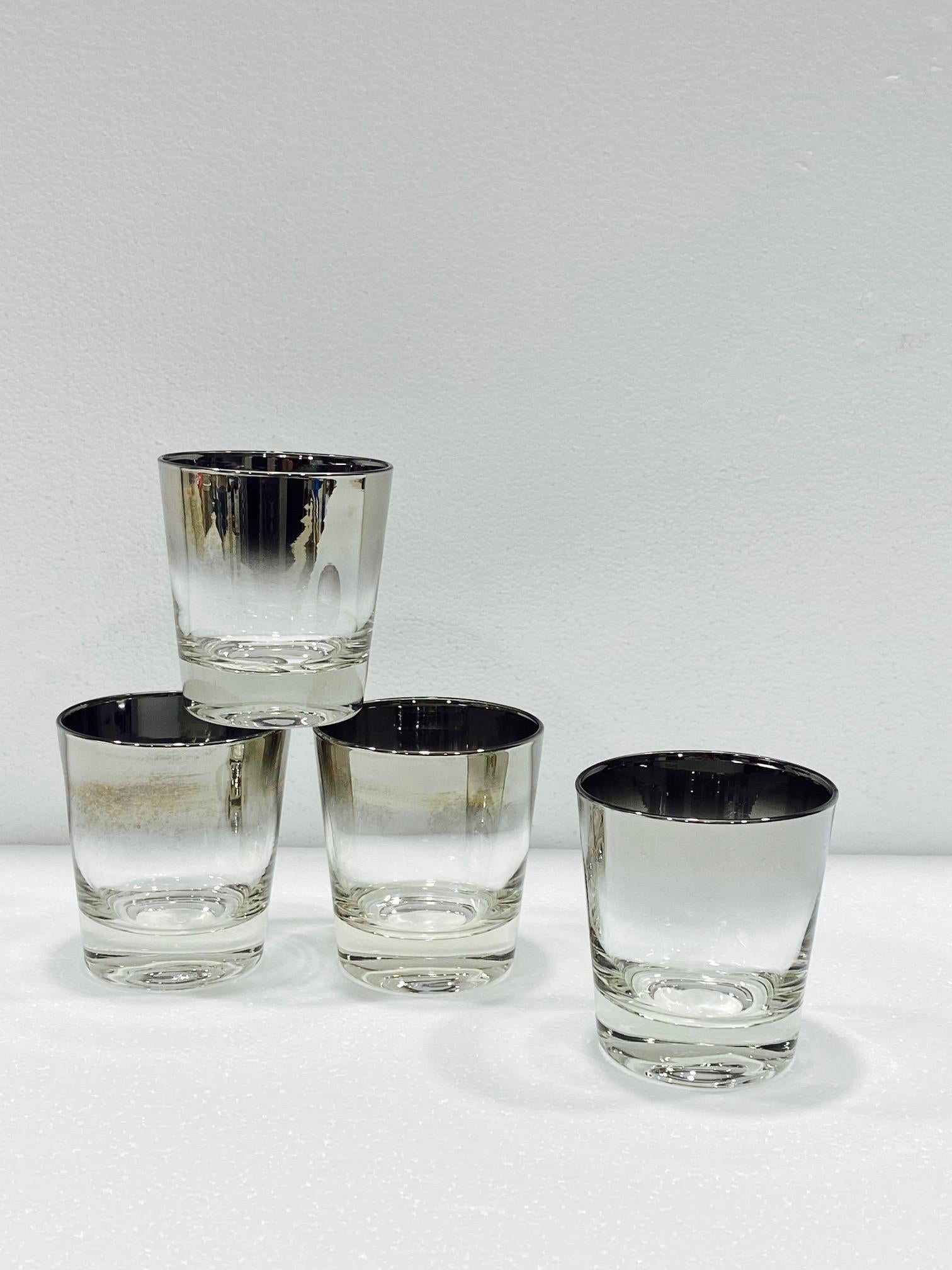 Américain Ensemble de quatre verres à whisky avec incrustation d'argent par Dorothy Thorpe, vers les années 1960