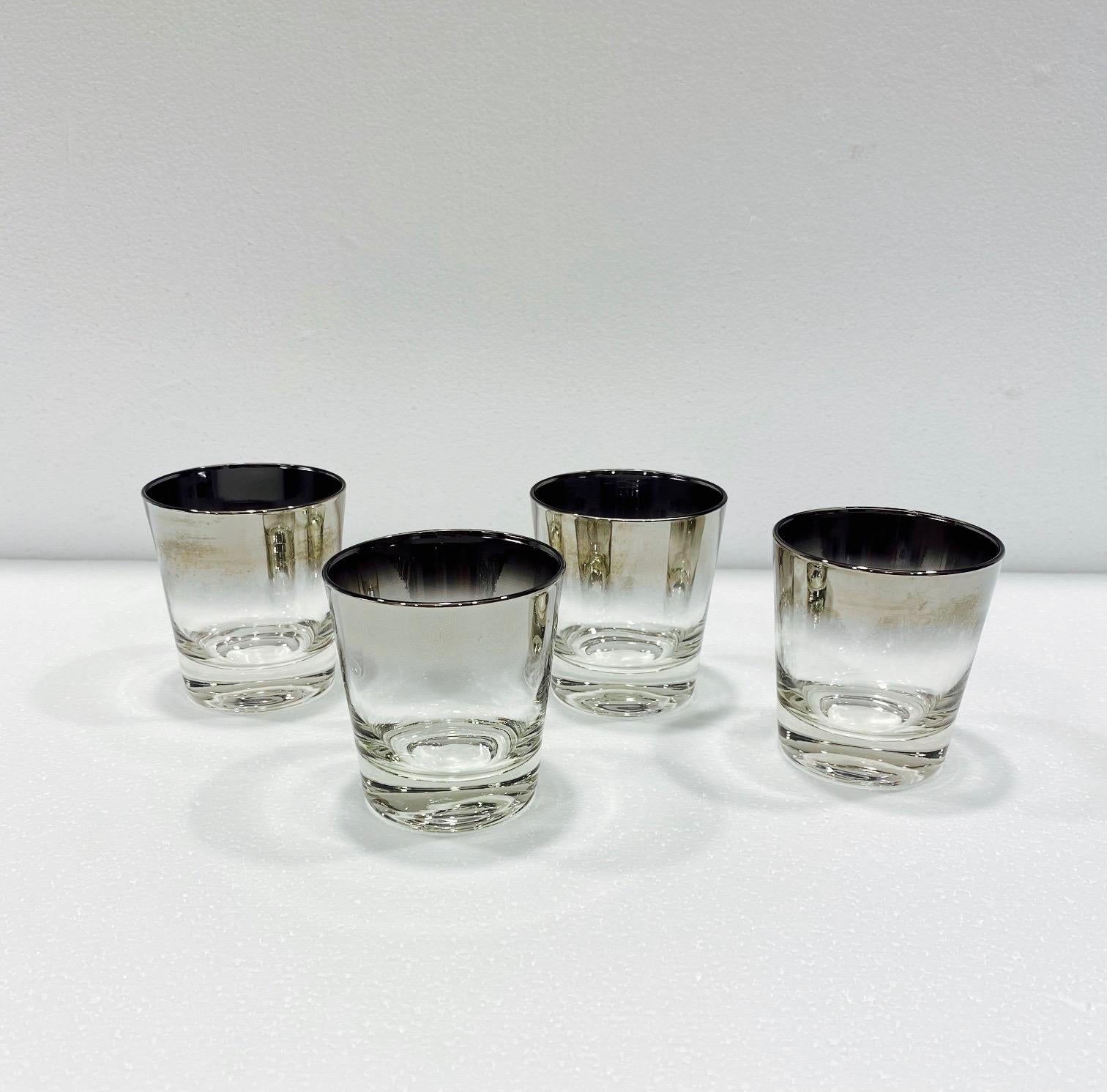 Ensemble de quatre verres à whisky avec incrustation d'argent par Dorothy Thorpe, vers les années 1960 Bon état à Fort Lauderdale, FL