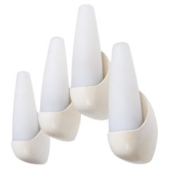 Set aus vier weißen Bakelit- und Opalglas-Wandleuchten von Bo Nikos  1930s