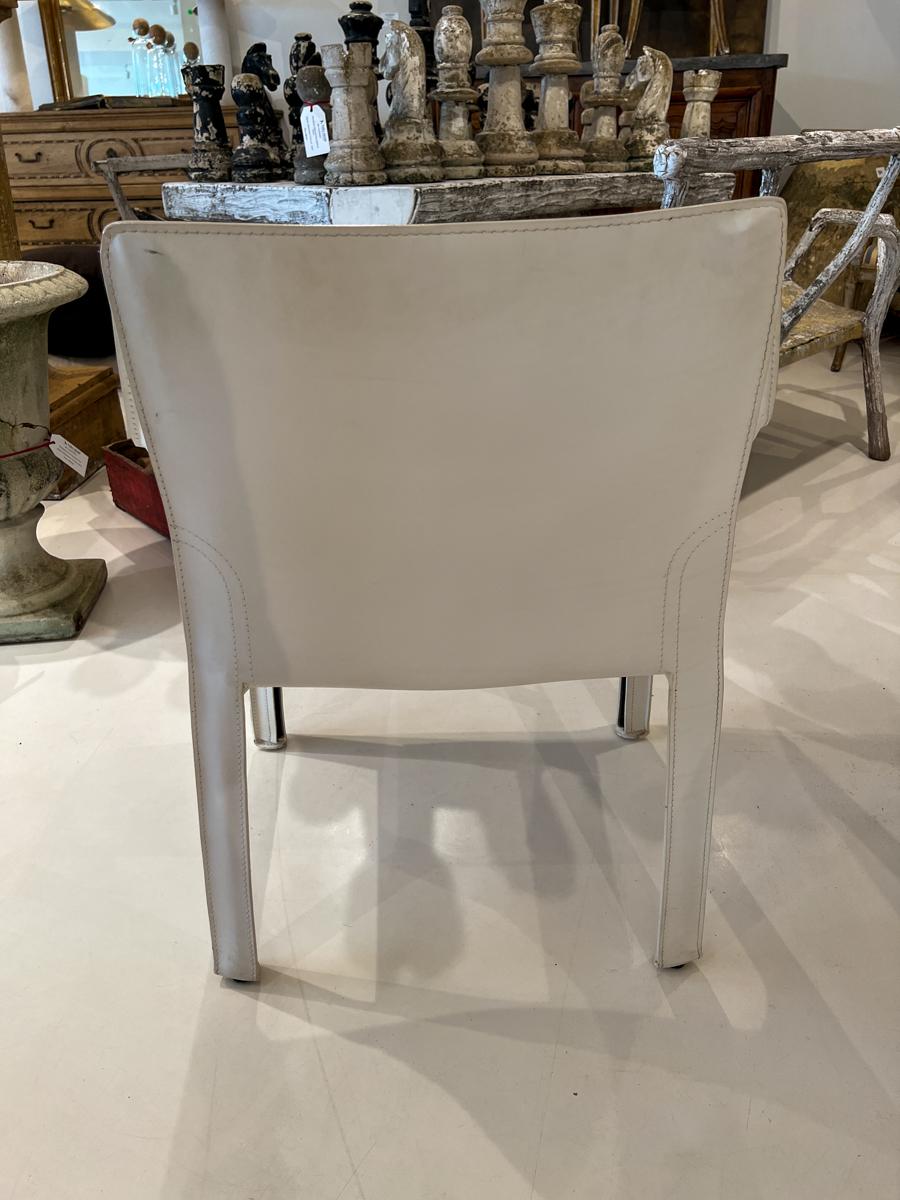 Italiano Set di quattro poltrone Cab in pelle bianca di Cassina in vendita