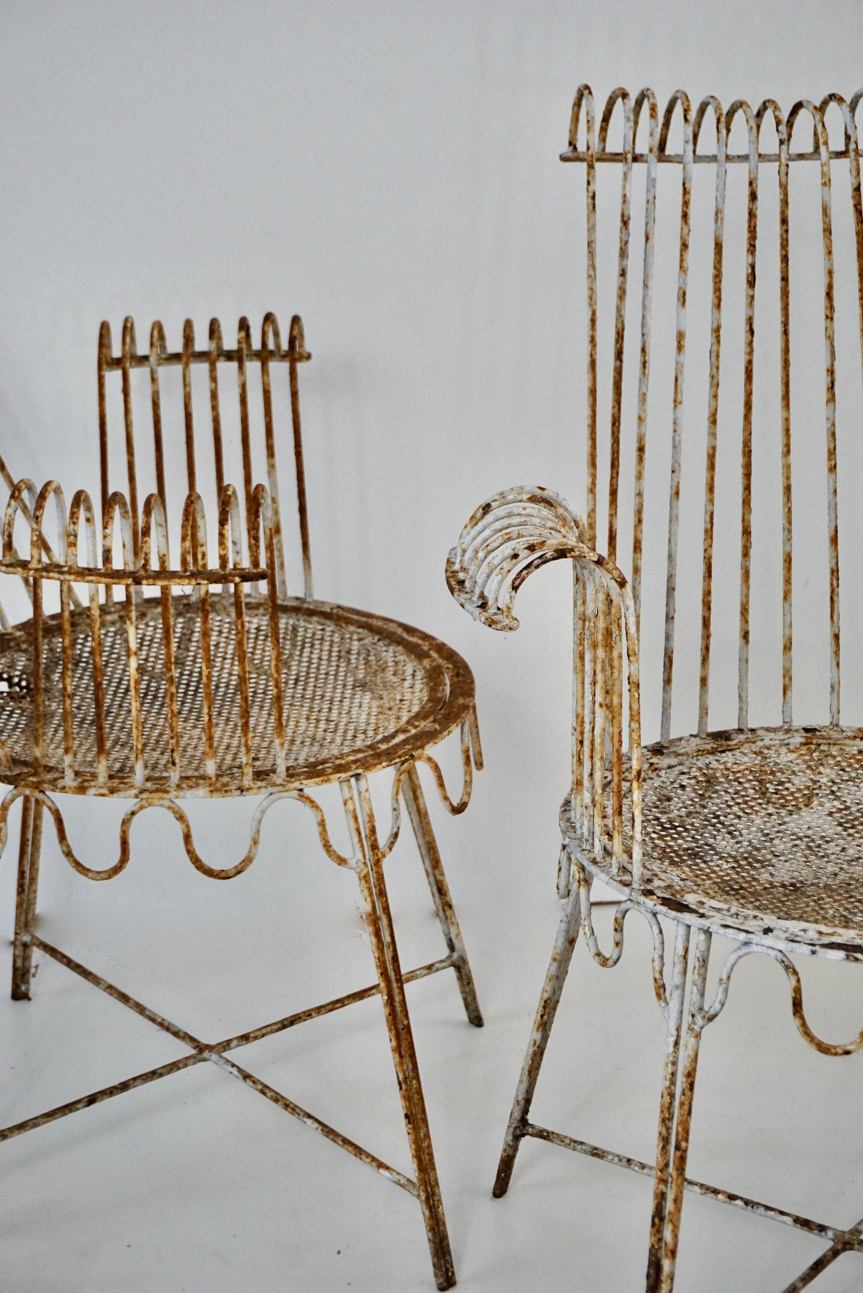 Ensemble de quatre blancs  Fauteuils en acier 