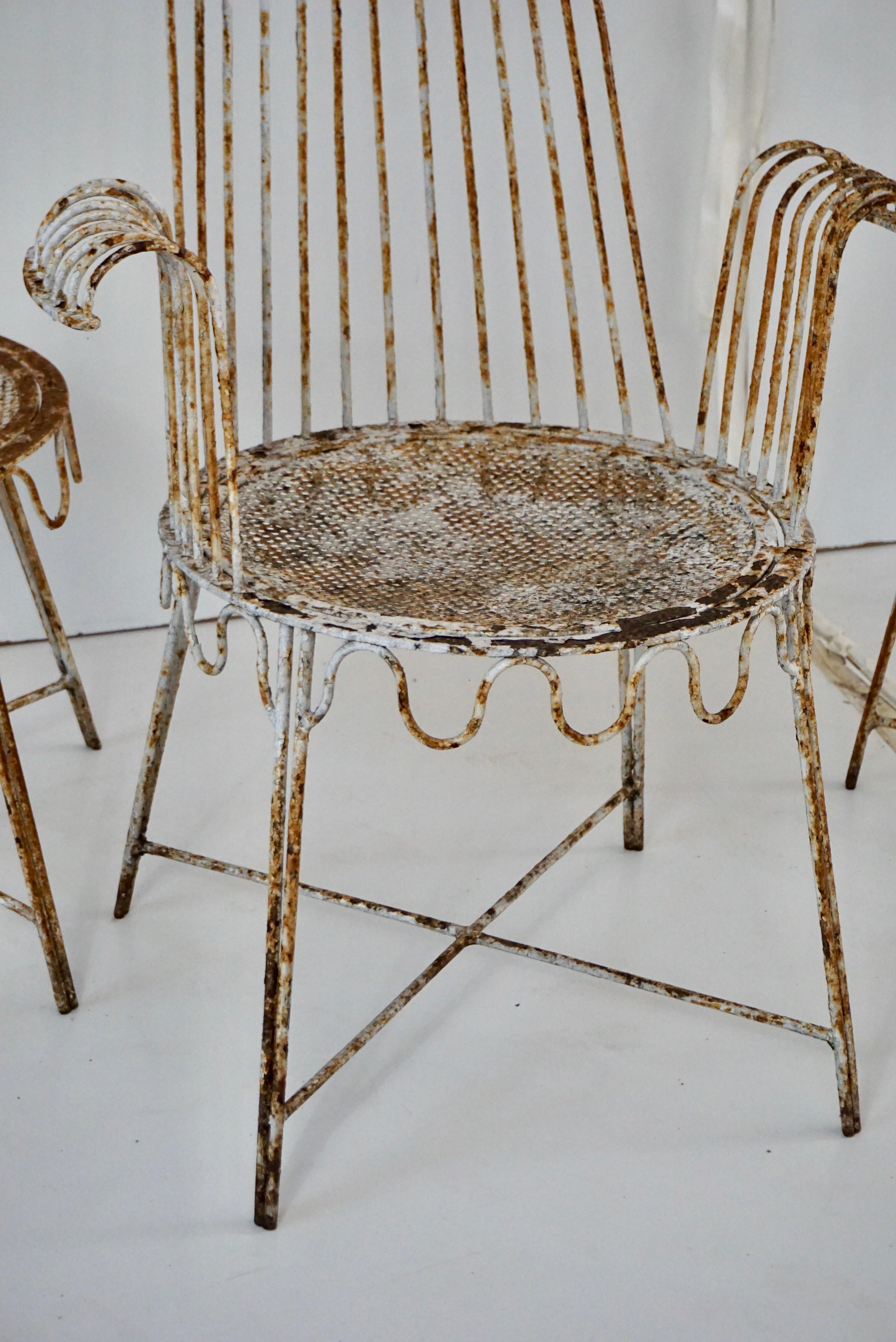 Ensemble de quatre blancs  Fauteuils en acier 