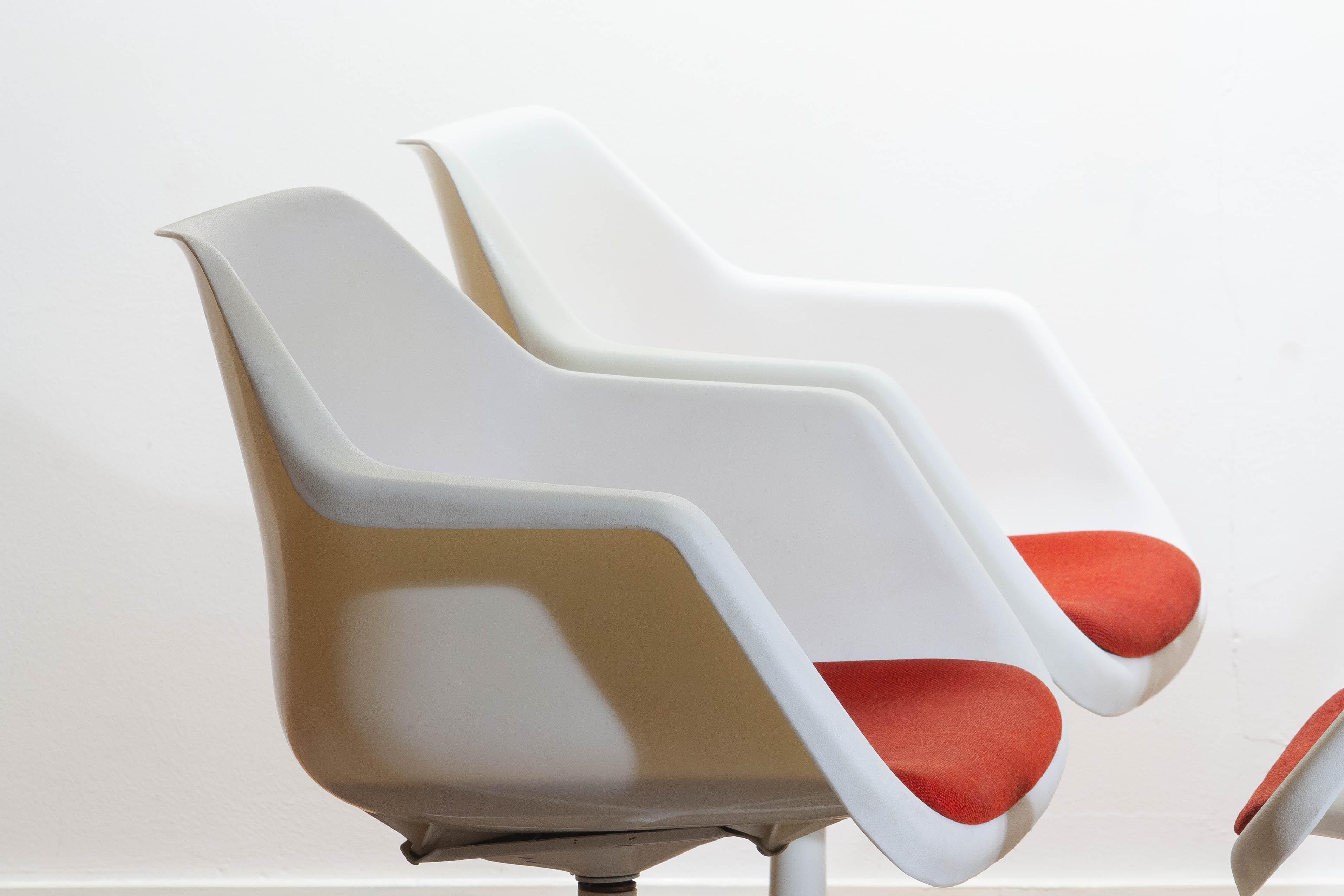 Set of Four White Swivel Chair by Robin Day for Hille, France, 1960 2