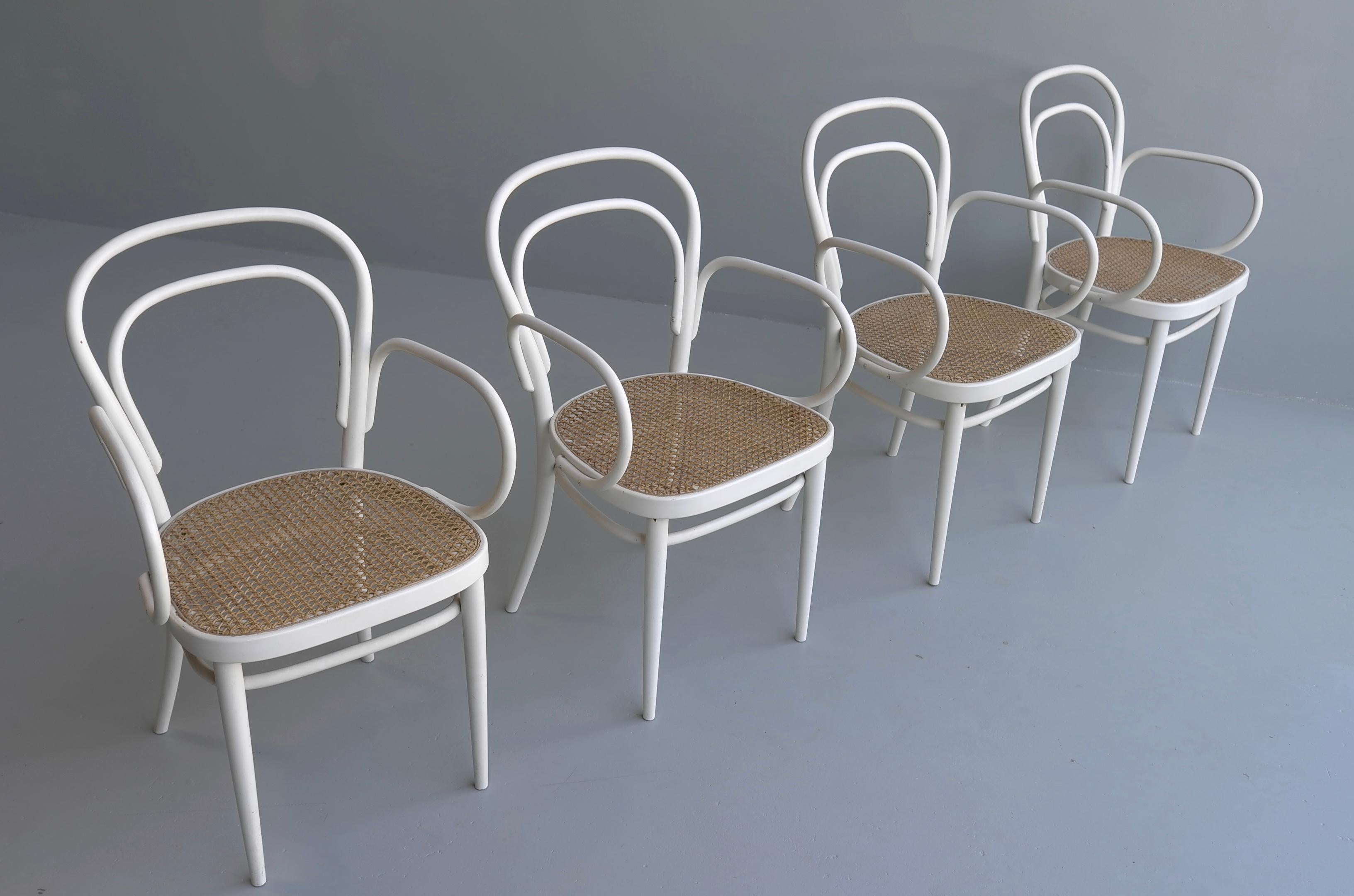 Mid-Century Modern Set of Four White Thonet nr. 14 Armchairs with Wicker Seats, Vienna, 1960s For Sale
