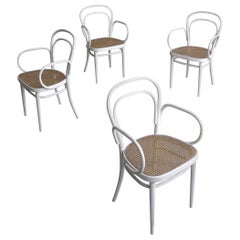 Ensemble de quatre fauteuils Thonet n° 14 blancs avec sièges en osier, Vienne, années 1960