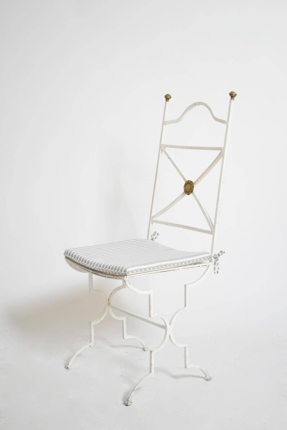 Set of four white wrought iron chairs, 1940s (Mitte des 20. Jahrhunderts) im Angebot