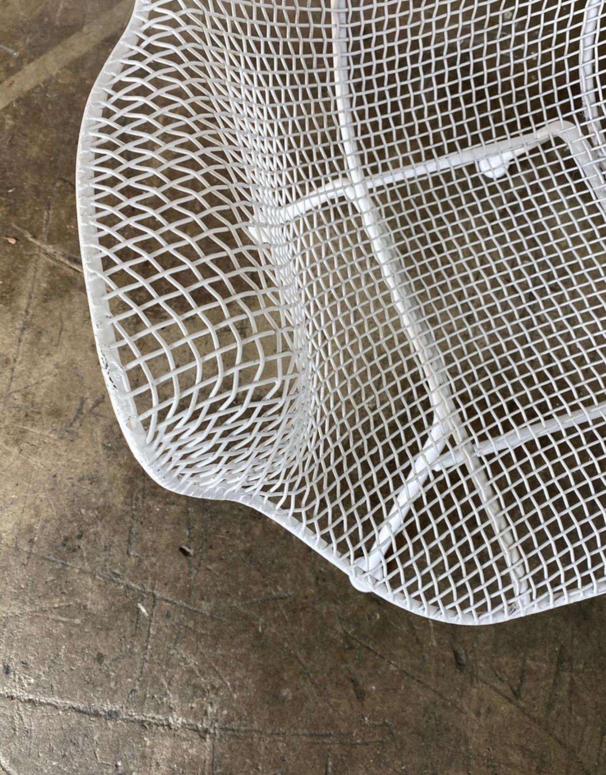 Gorgeous example of the classic Mid-Century Modern outdoor armchair, the Sculptura armchair by John Woodard. Wire seat and frame in good condition with no breaks. White paint even in good shape. Base solidly welded to the chair (unlike ersatz