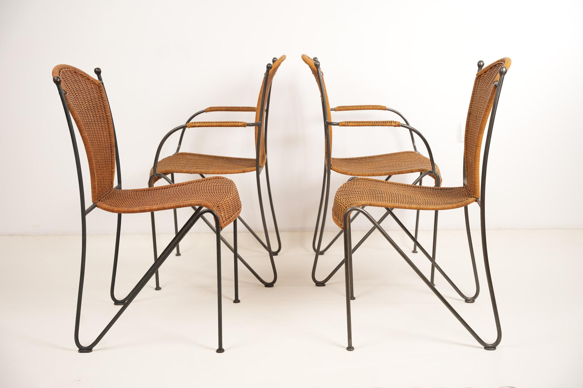 Mid-Century Modern Ensemble de quatre chaises en osier et fer par Frederic Weinberg 1950s en vente
