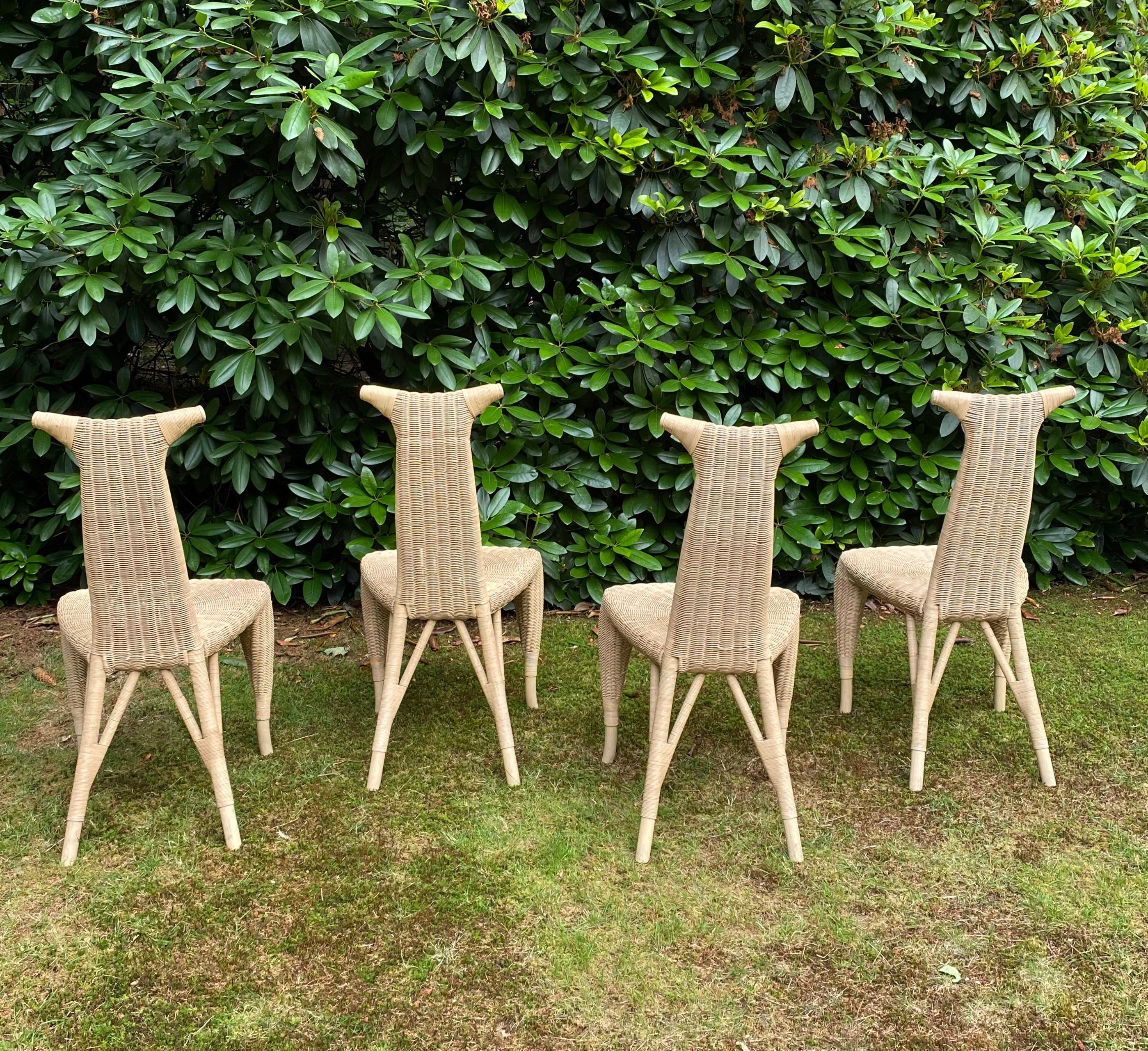italien Ensemble de quatre chaises de salle à manger en osier Pierantonio Bonacina, modèle Carmen en vente