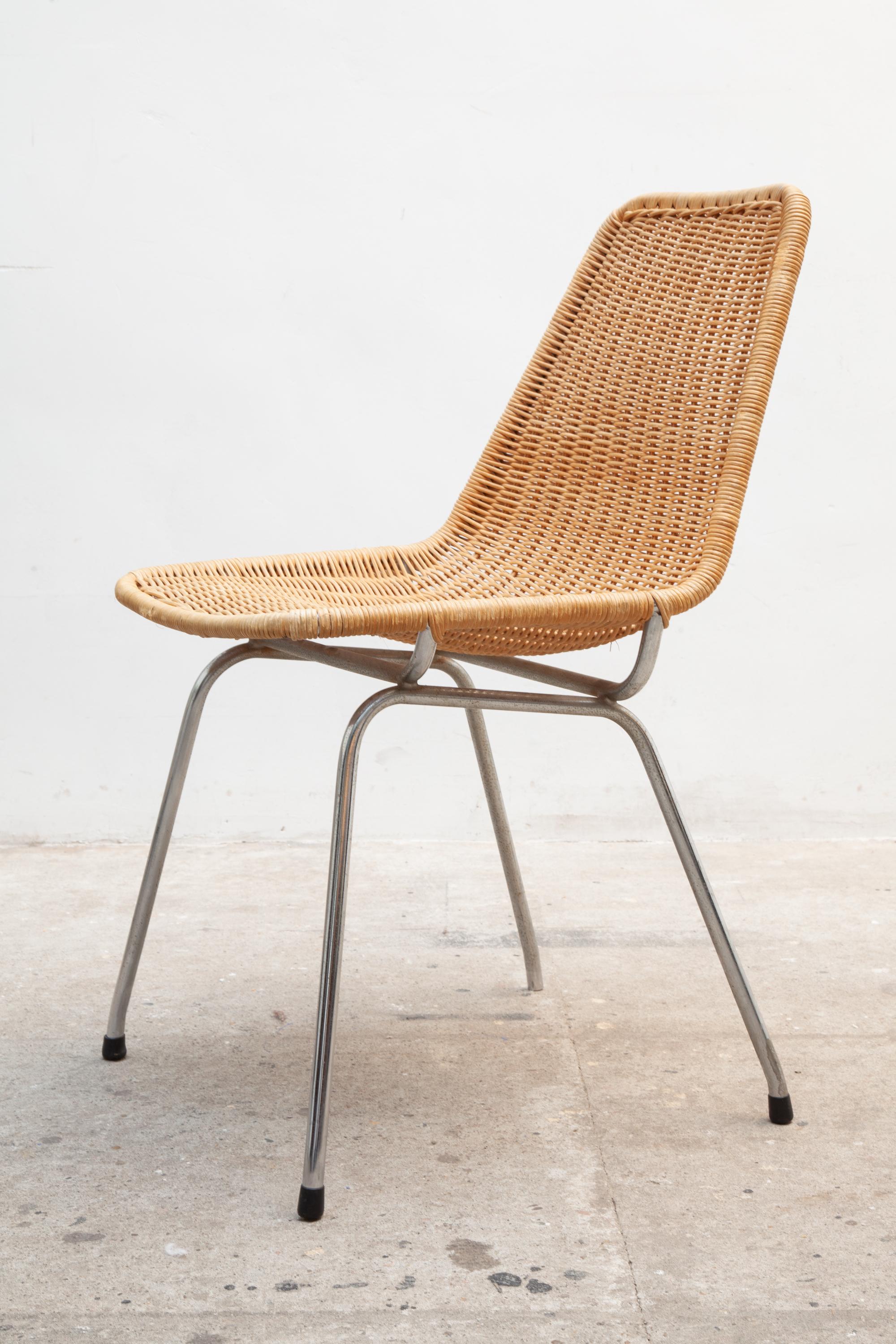 Beautiful set of four wicker chairs designed by Dirk van Sliedrecht for Rohe,Netherlands features a simple and timeless design due to its light-weight and family character, which makes it suitable for any domestic or public environment. The chairs