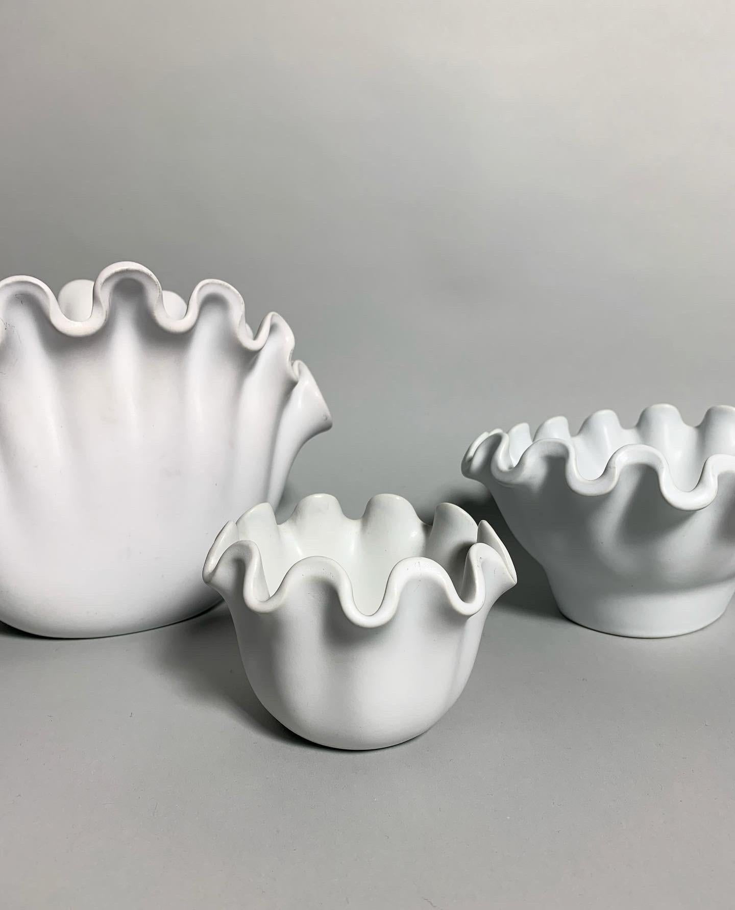 Swedish Set of Four Wilhelm Kage Vaga Bowls Gustavsberg Carrara Glaze Stoneware Sweden For Sale
