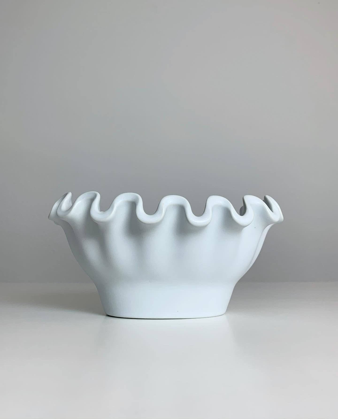 Set of Four Wilhelm Kage Vaga Bowls Gustavsberg Carrara Glaze Stoneware Sweden In Good Condition For Sale In Basel, BS