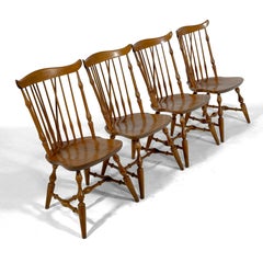 Juego de cuatro sillas Windsor de Nichols & Stone