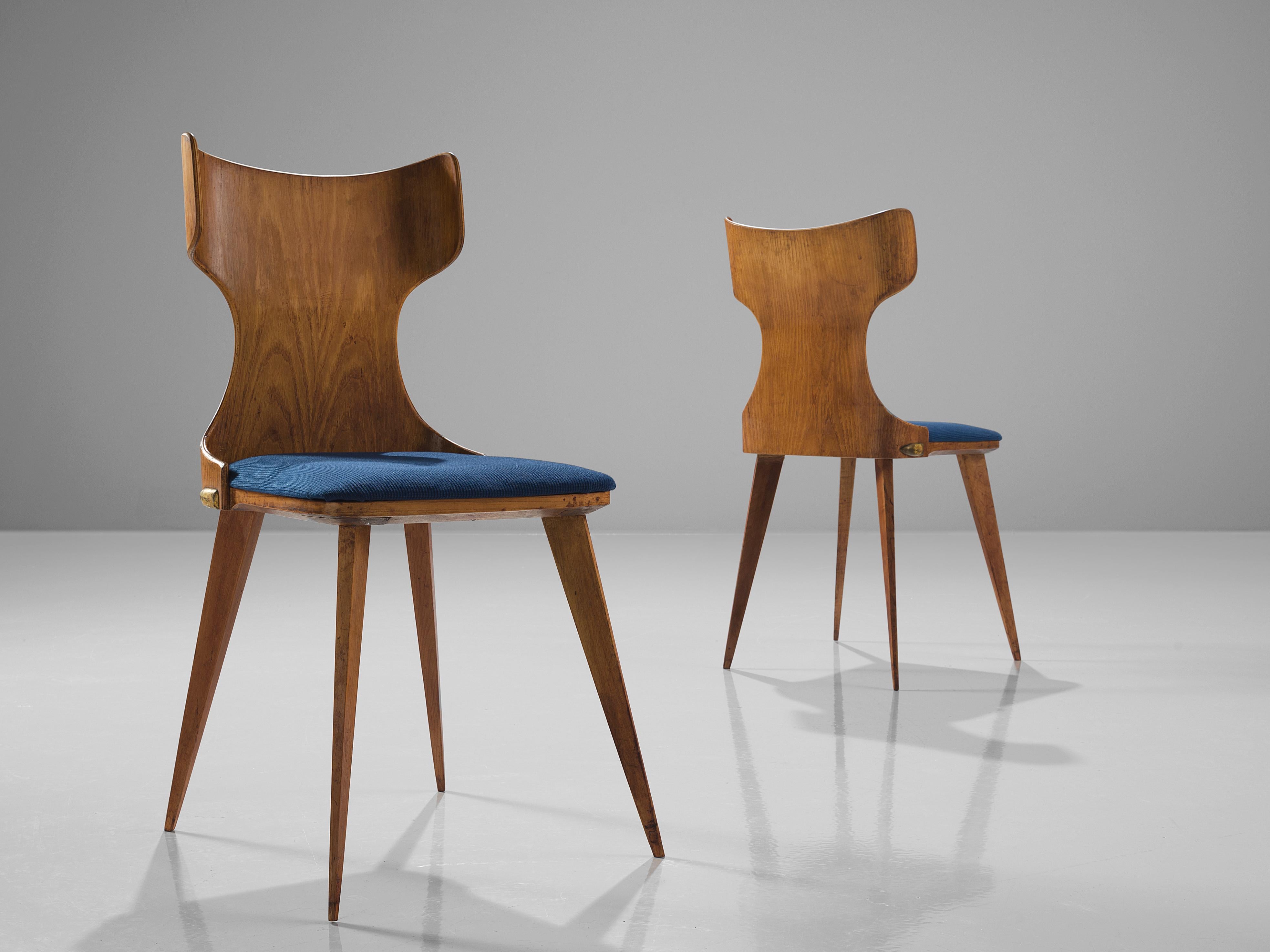 Mid-20th Century Set of Four Wingback Dining Chairs in Blue Upholstery Attributed to Carlo Ratti