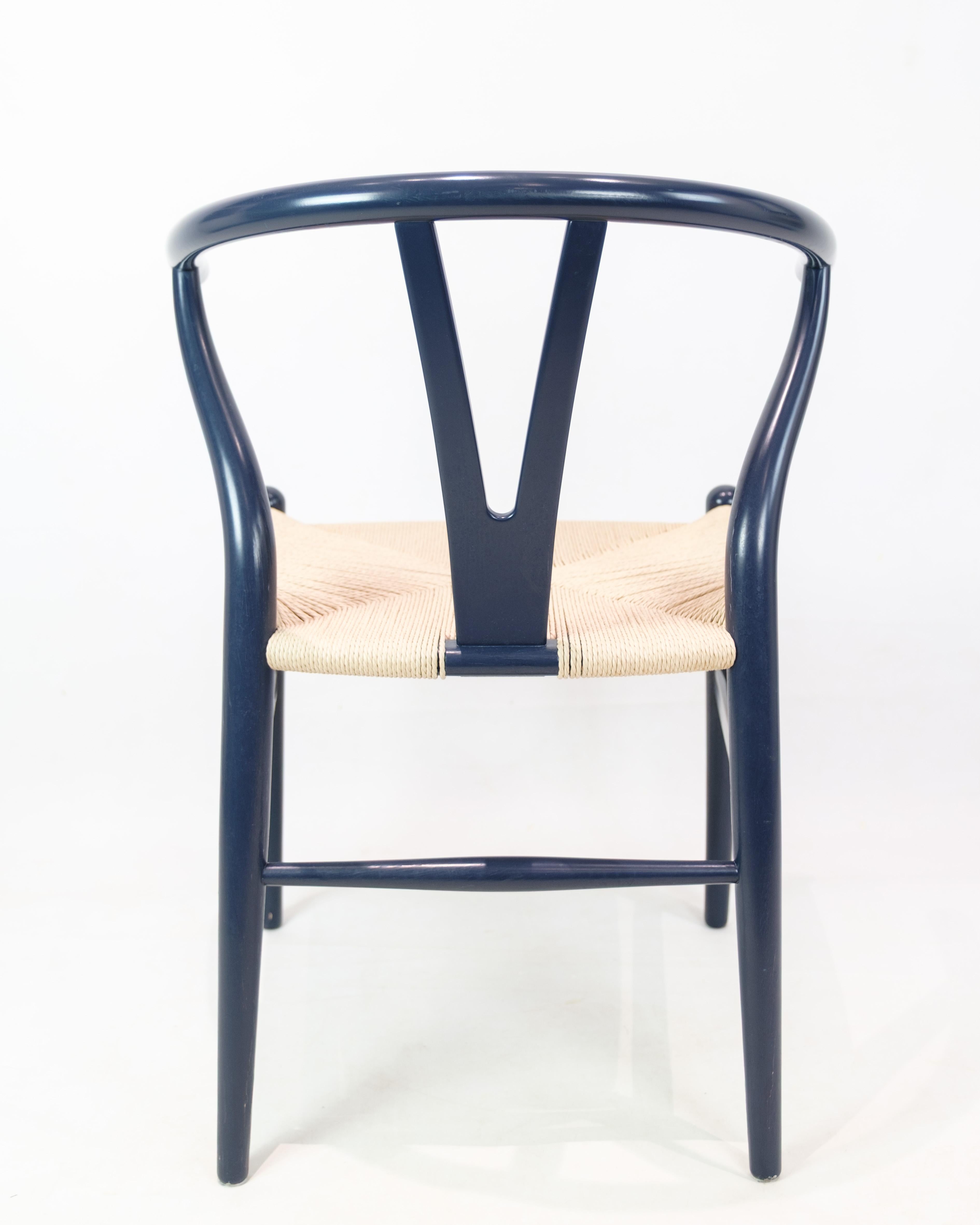 Satz von vier Wishbone-Stühlen in Marineblau von Hans J. Wegner für Carl Hansen & Sohn im Zustand „Gut“ im Angebot in Lejre, DK