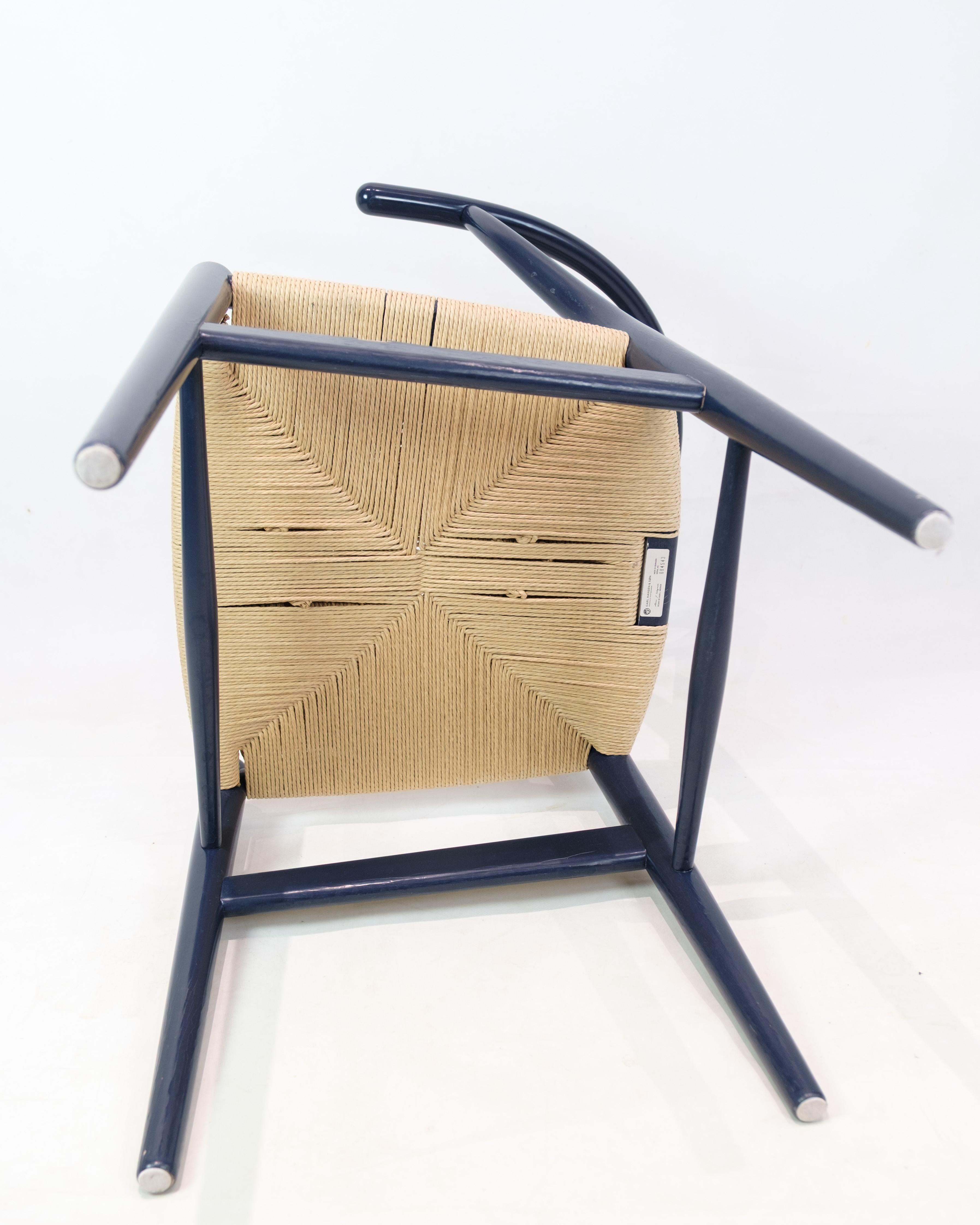 Satz von vier Wishbone-Stühlen in Marineblau von Hans J. Wegner für Carl Hansen & Sohn im Angebot 1