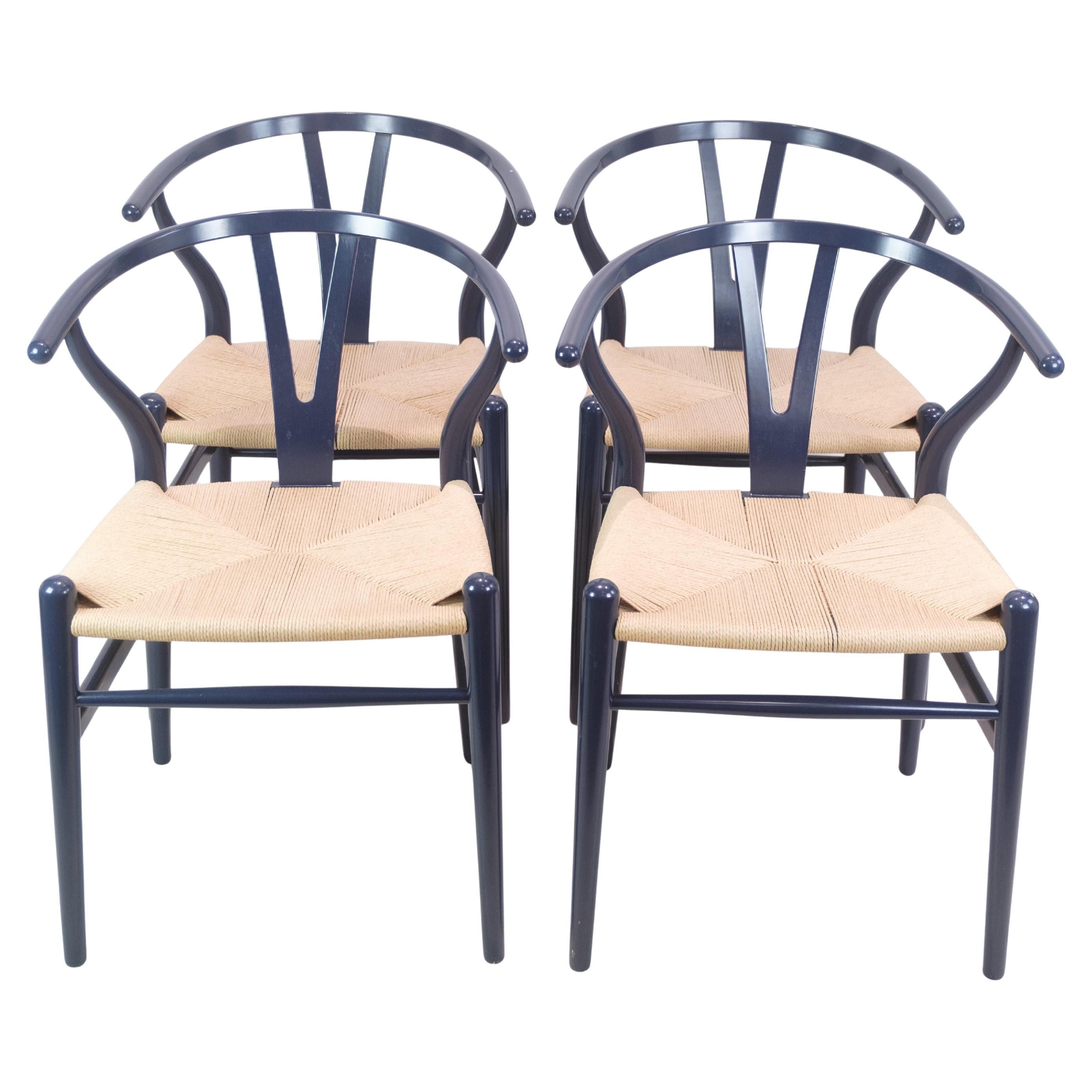 Satz von vier Wishbone-Stühlen in Marineblau von Hans J. Wegner für Carl Hansen & Sohn