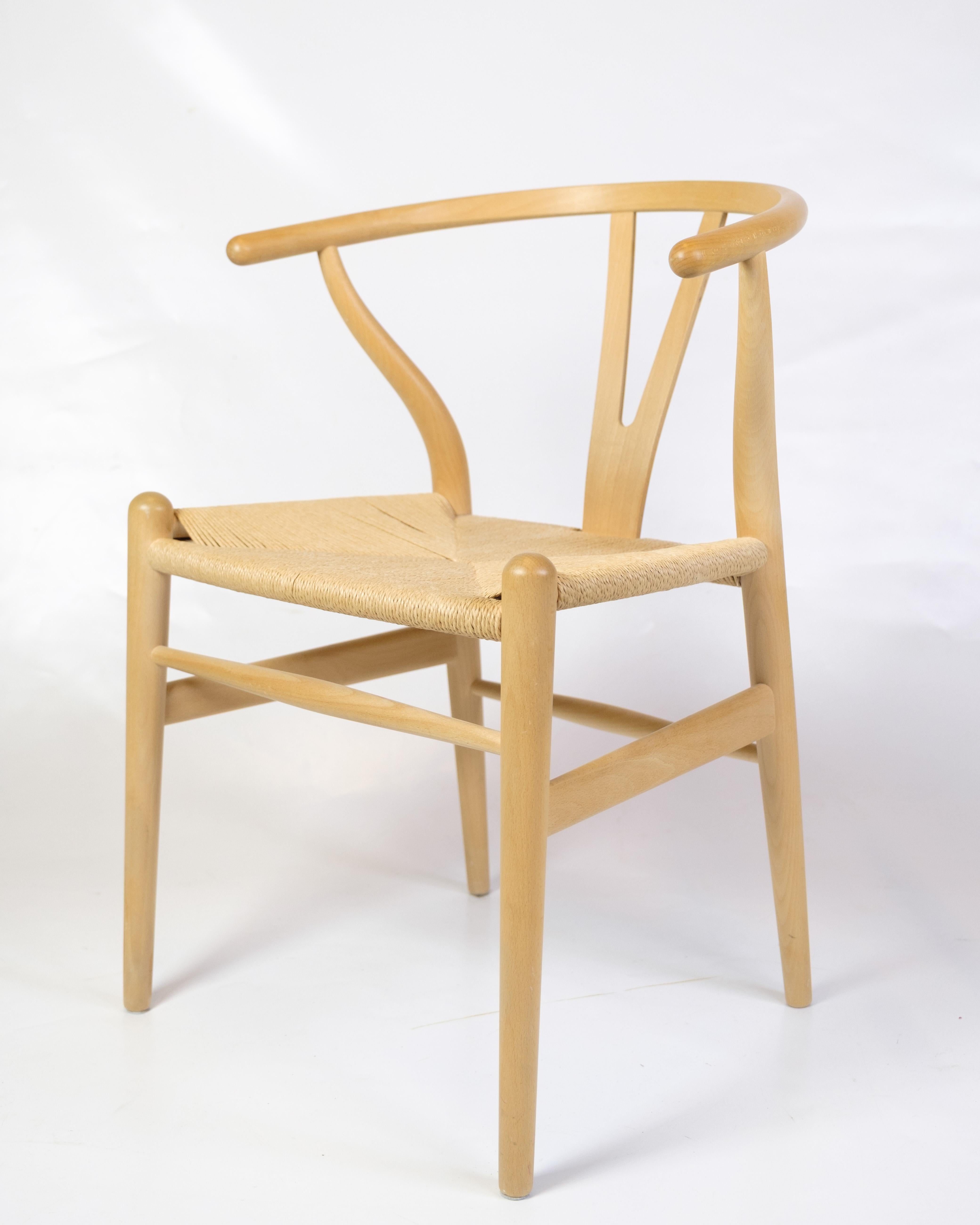 Moderne Ensemble de quatre chaises Wishbone modèle Ch24 fabriquées en hêtre par Hans J. Wegner en vente