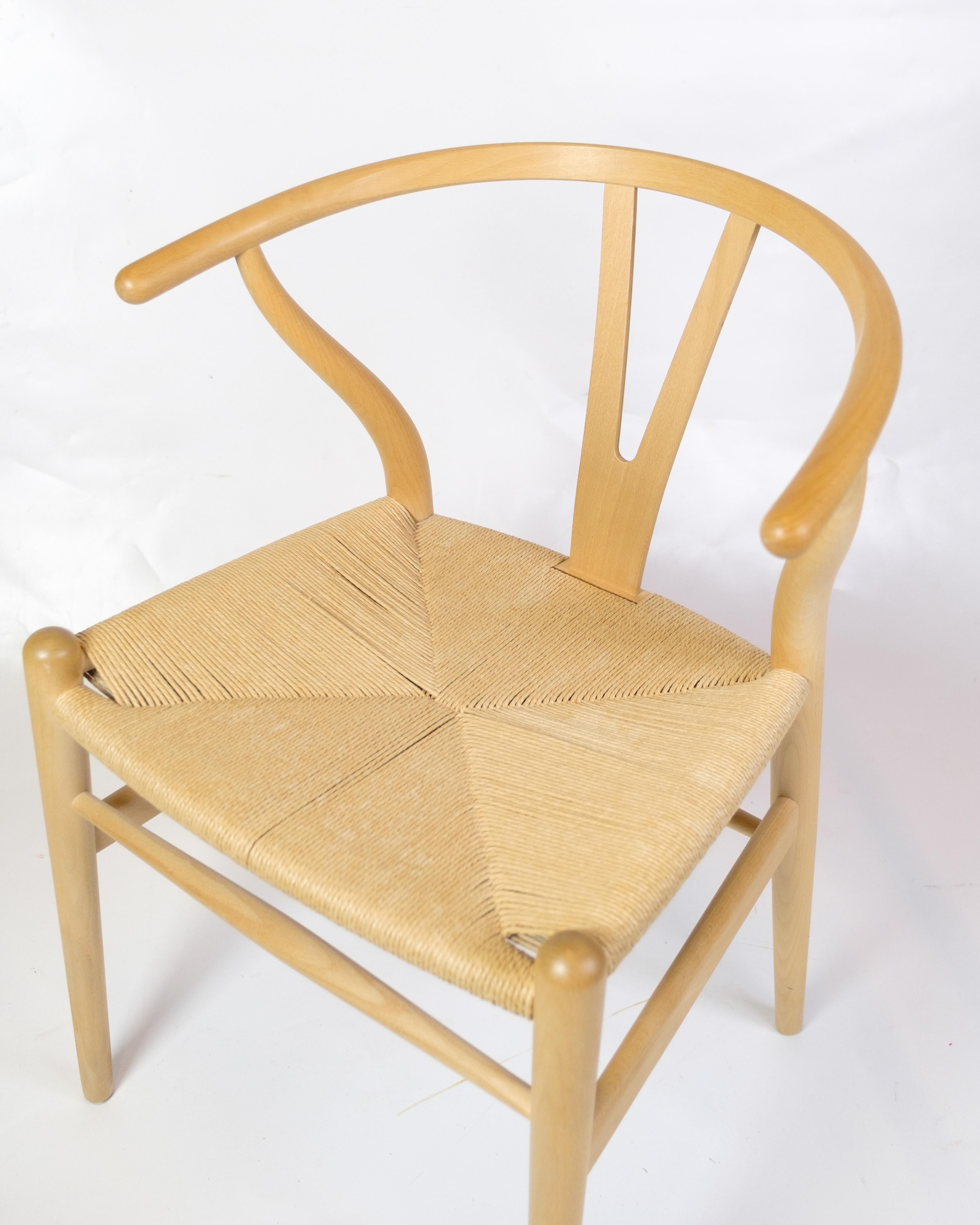 Danois Ensemble de quatre chaises Wishbone modèle Ch24 fabriquées en hêtre par Hans J. Wegner en vente